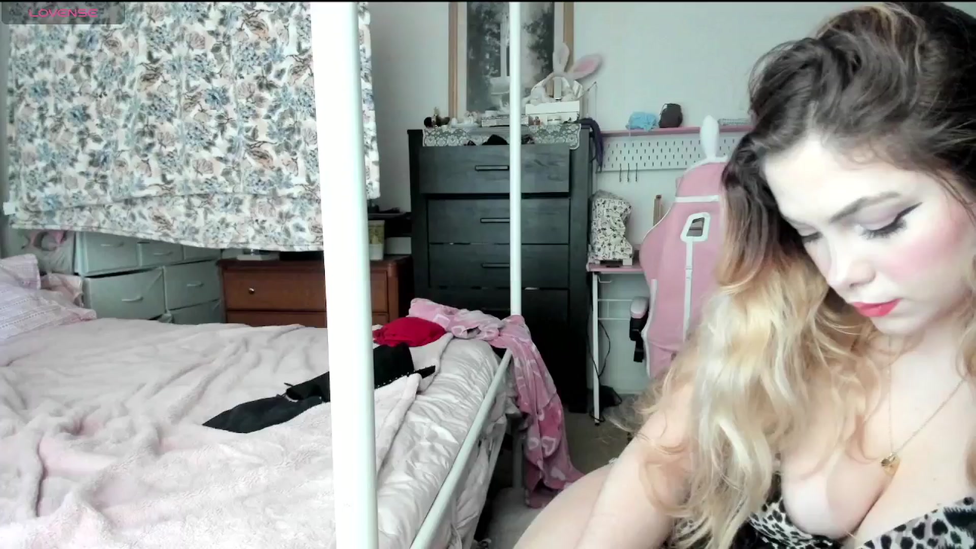 Gallery image thumbnail from lolypopbubble's myfreecams stream on, 02/04/2025, 19:10 image 11 of 20