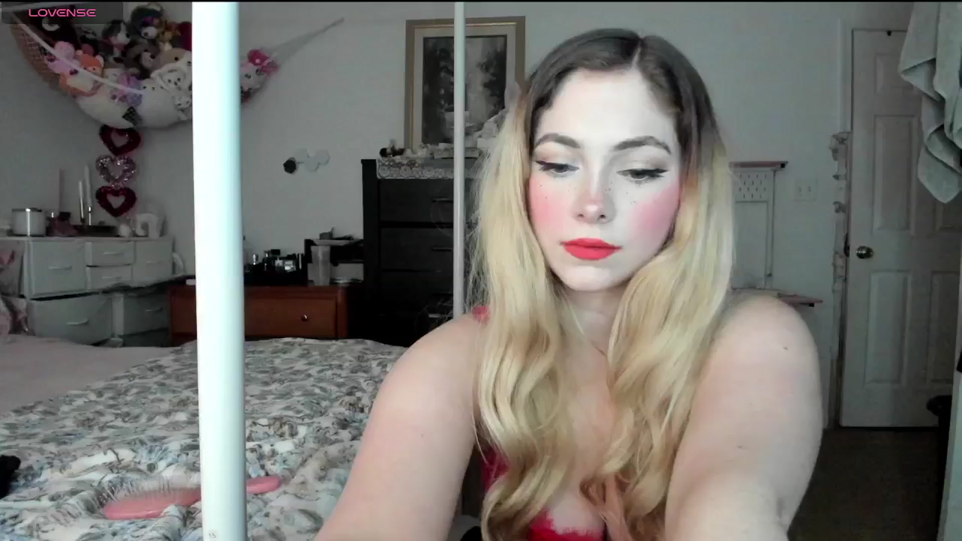 Gallery image thumbnail from lolypopbubble's myfreecams stream on, 02/05/2025, 20:08 image 20 of 20