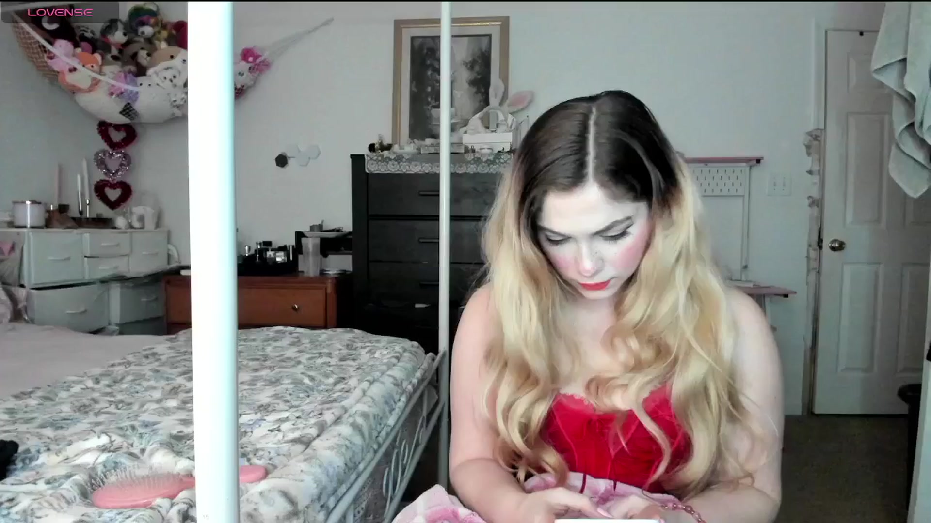 Gallery image thumbnail from lolypopbubble's myfreecams stream on, 02/05/2025, 20:08 image 13 of 20