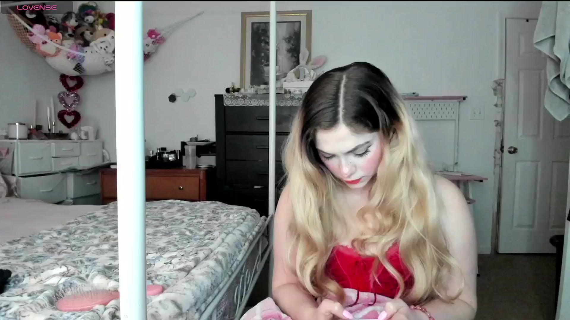 Gallery image thumbnail from lolypopbubble's myfreecams stream on, 02/05/2025, 20:08 image 14 of 20