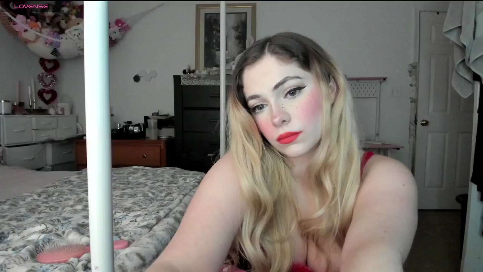 Gallery image thumbnail from lolypopbubble's myfreecams stream on, 02/05/2025, 20:08 image 6 of 20
