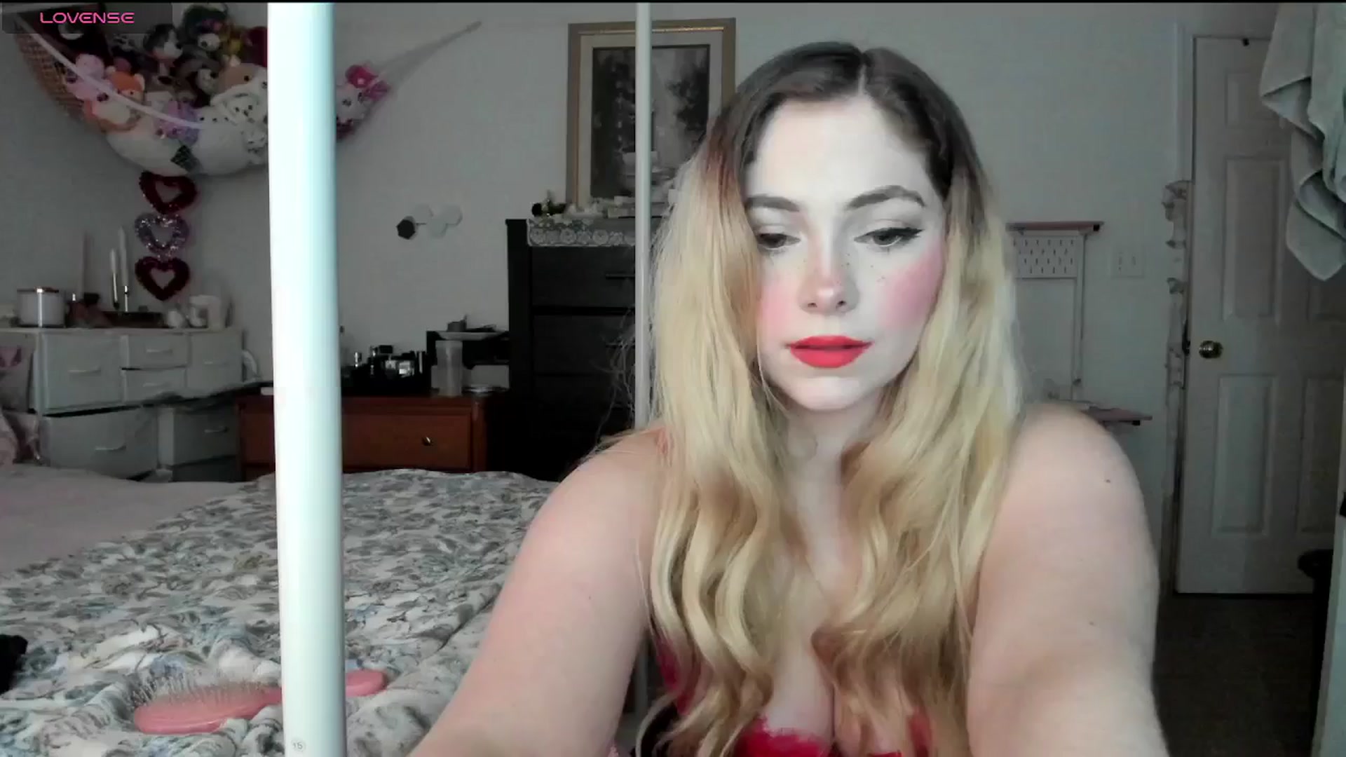 Gallery image thumbnail from lolypopbubble's myfreecams stream on, 02/05/2025, 20:08 image 15 of 20