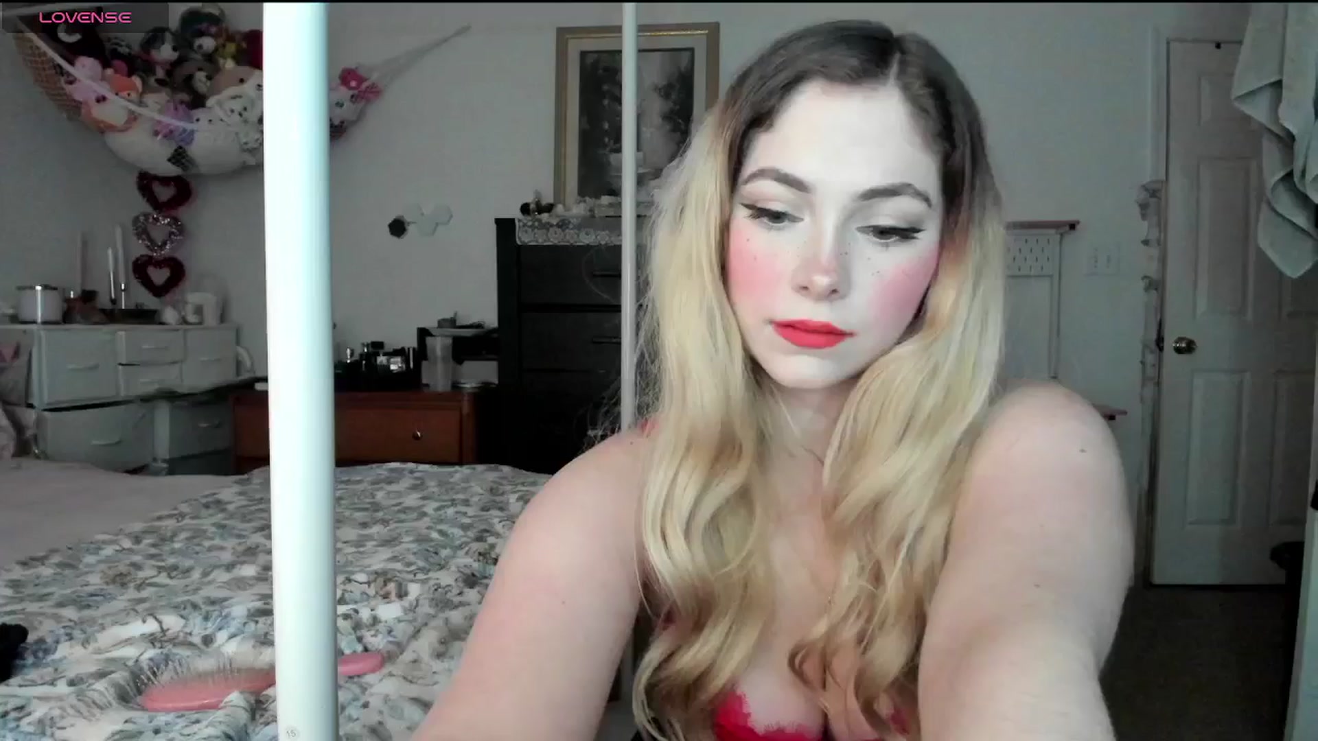 Gallery image thumbnail from lolypopbubble's myfreecams stream on, 02/05/2025, 20:08 image 19 of 20