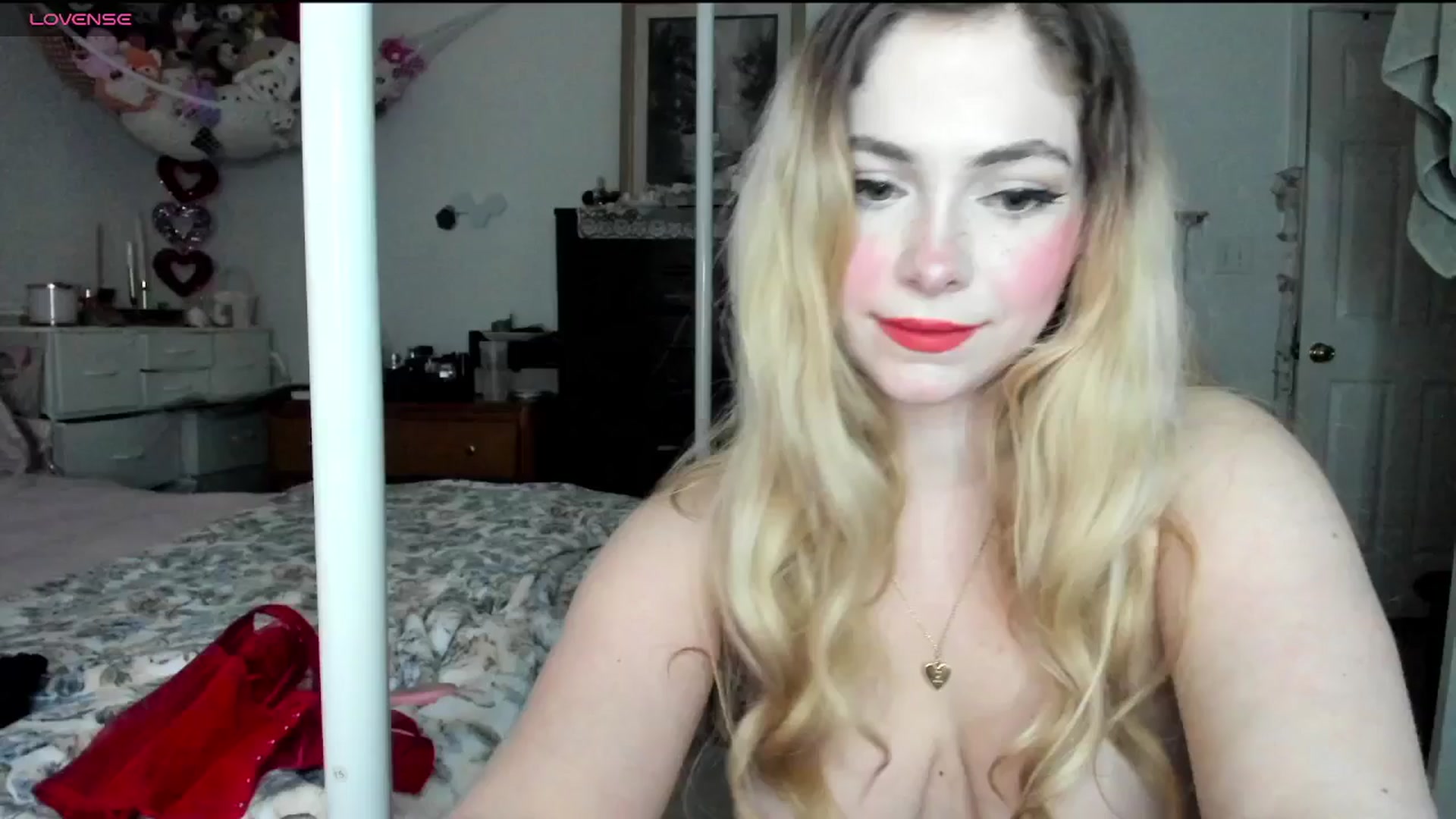 Gallery image thumbnail from lolypopbubble's myfreecams stream on, 02/05/2025, 21:30 image 19 of 20