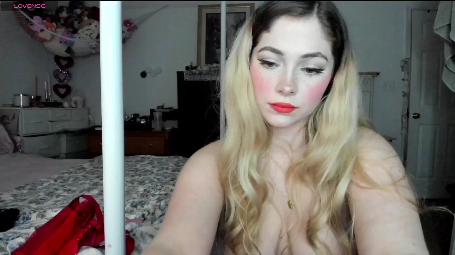 Gallery image thumbnail from lolypopbubble's myfreecams stream on, 02/05/2025, 21:30 image 12 of 20