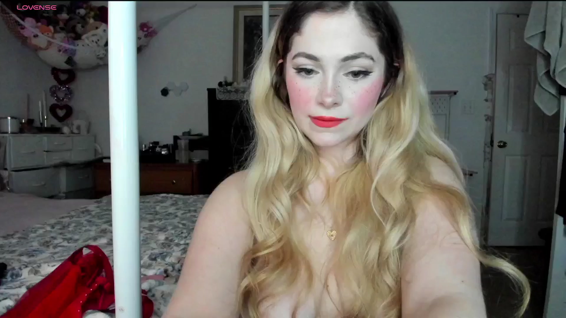 Gallery image thumbnail from lolypopbubble's myfreecams stream on, 02/05/2025, 21:30 image 10 of 20