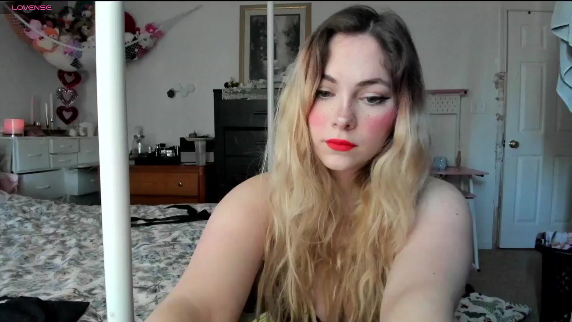 Gallery image thumbnail from lolypopbubble's myfreecams stream on, 02/07/2025, 16:25 image 6 of 20