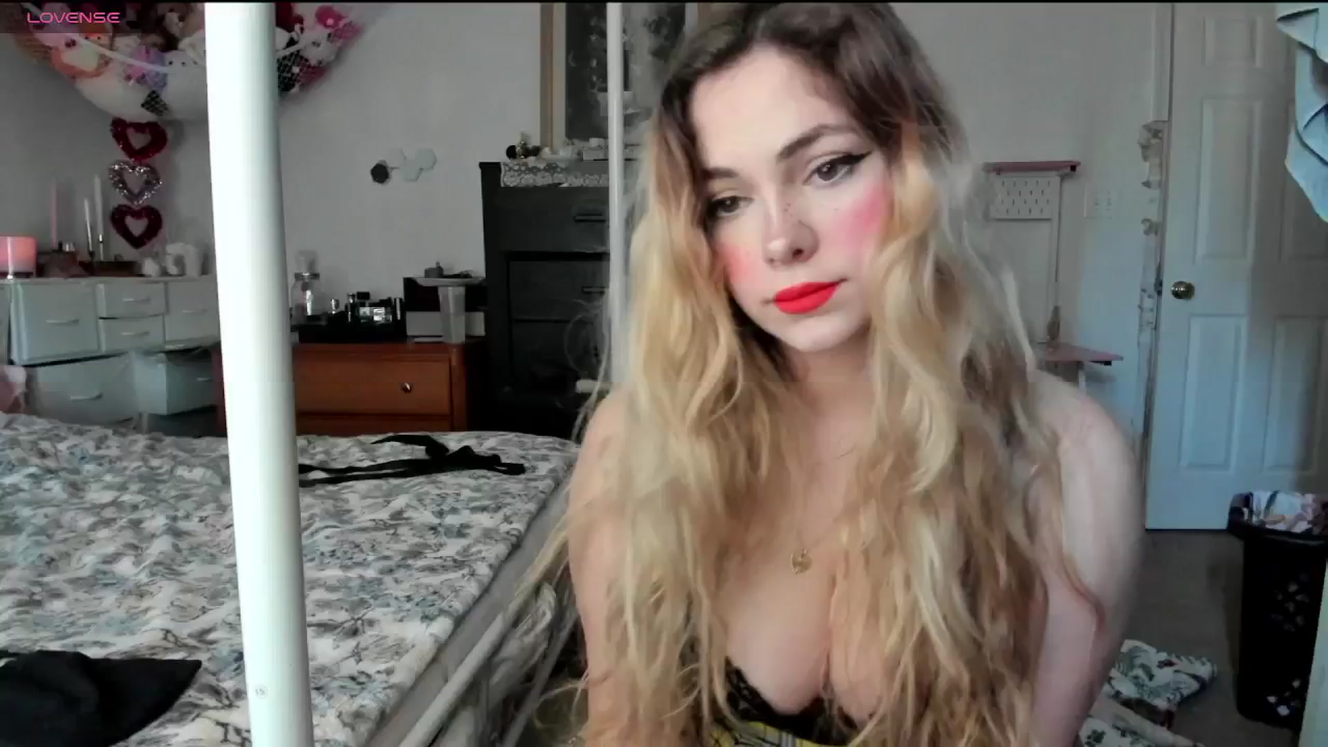 Gallery image thumbnail from lolypopbubble's myfreecams stream on, 02/07/2025, 16:25 image 9 of 20