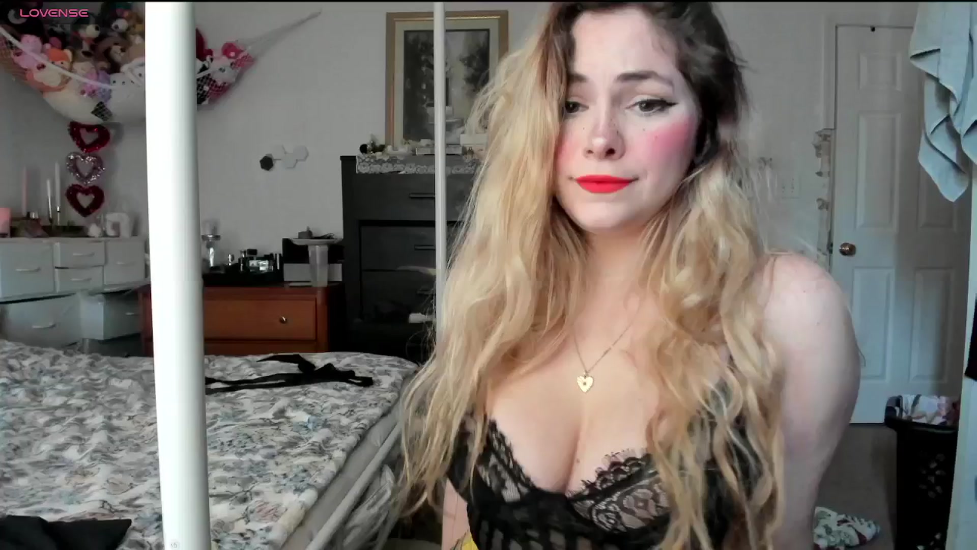 Gallery image thumbnail from lolypopbubble's myfreecams stream on, 02/07/2025, 16:25 image 12 of 20