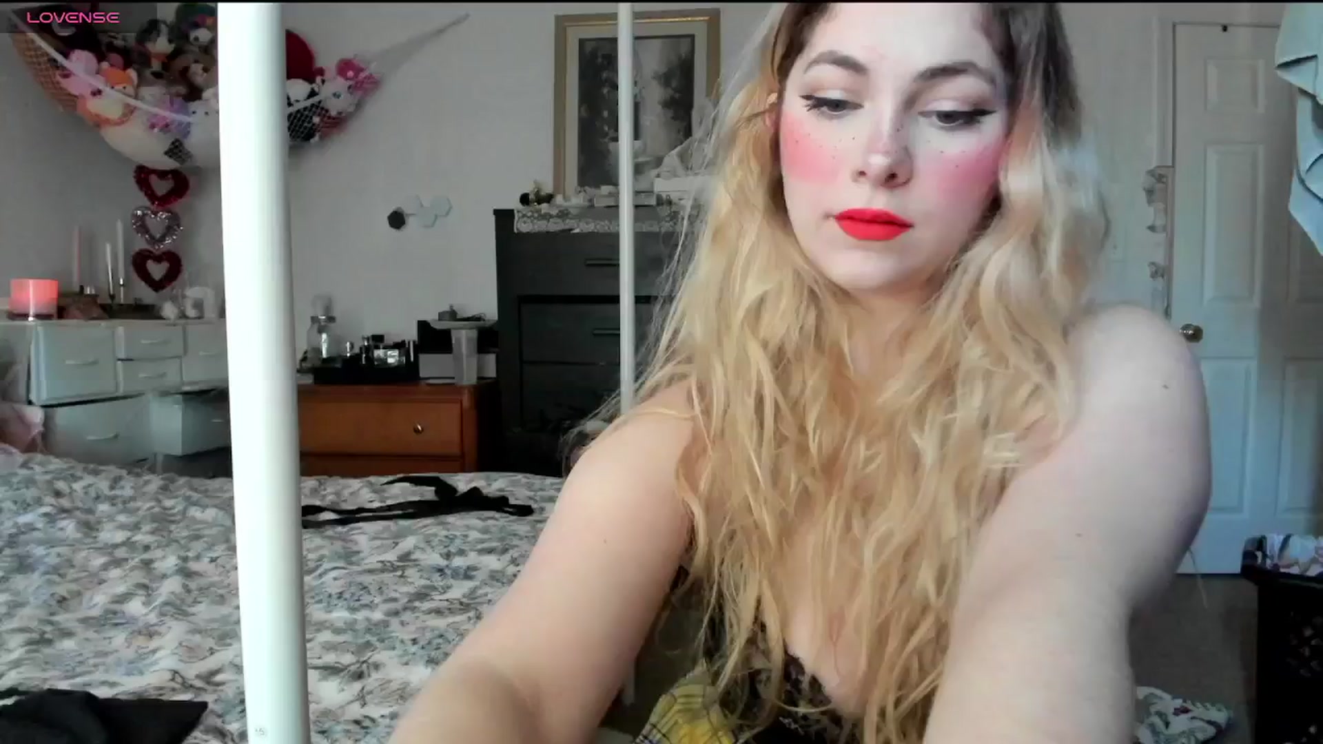 Gallery image thumbnail from lolypopbubble's myfreecams stream on, 02/07/2025, 16:25 image 5 of 20