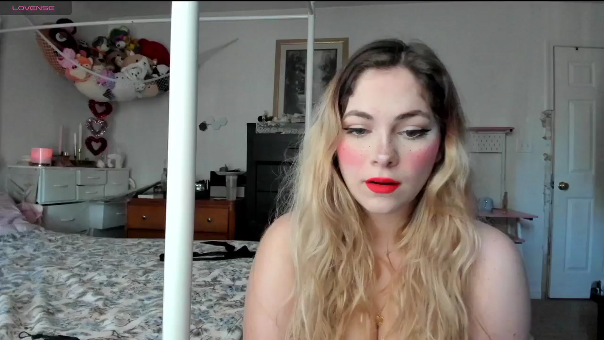 Gallery image thumbnail from lolypopbubble's myfreecams stream on, 02/07/2025, 16:25 image 2 of 20