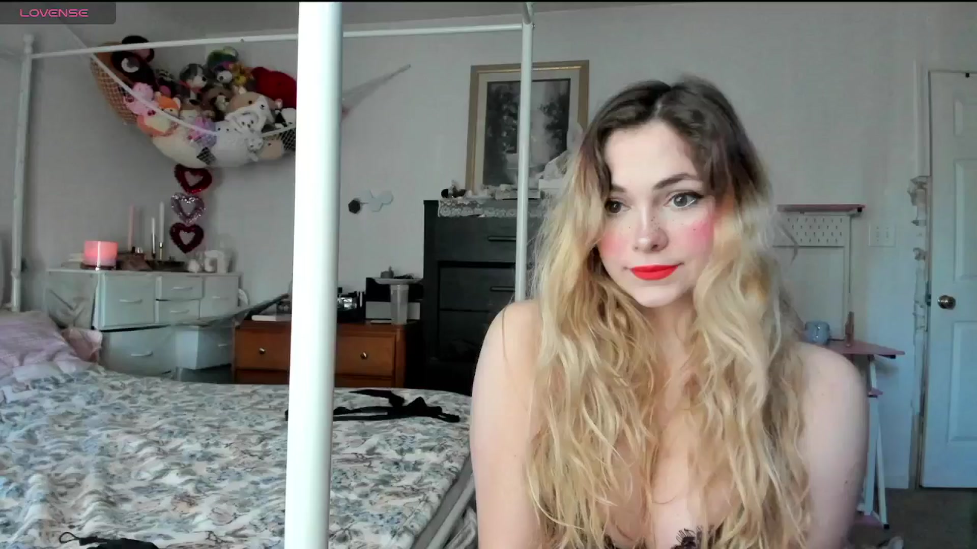 Gallery image thumbnail from lolypopbubble's myfreecams stream on, 02/07/2025, 16:25 image 1 of 20