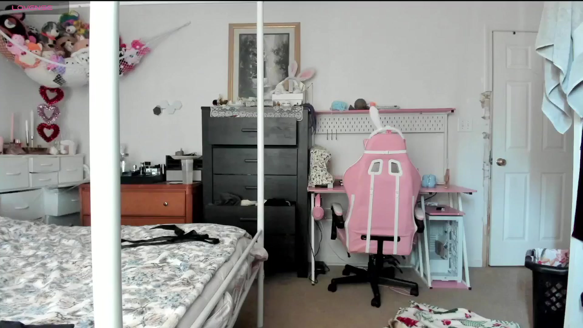 Gallery image thumbnail from lolypopbubble's myfreecams stream on, 02/07/2025, 16:25 image 17 of 20