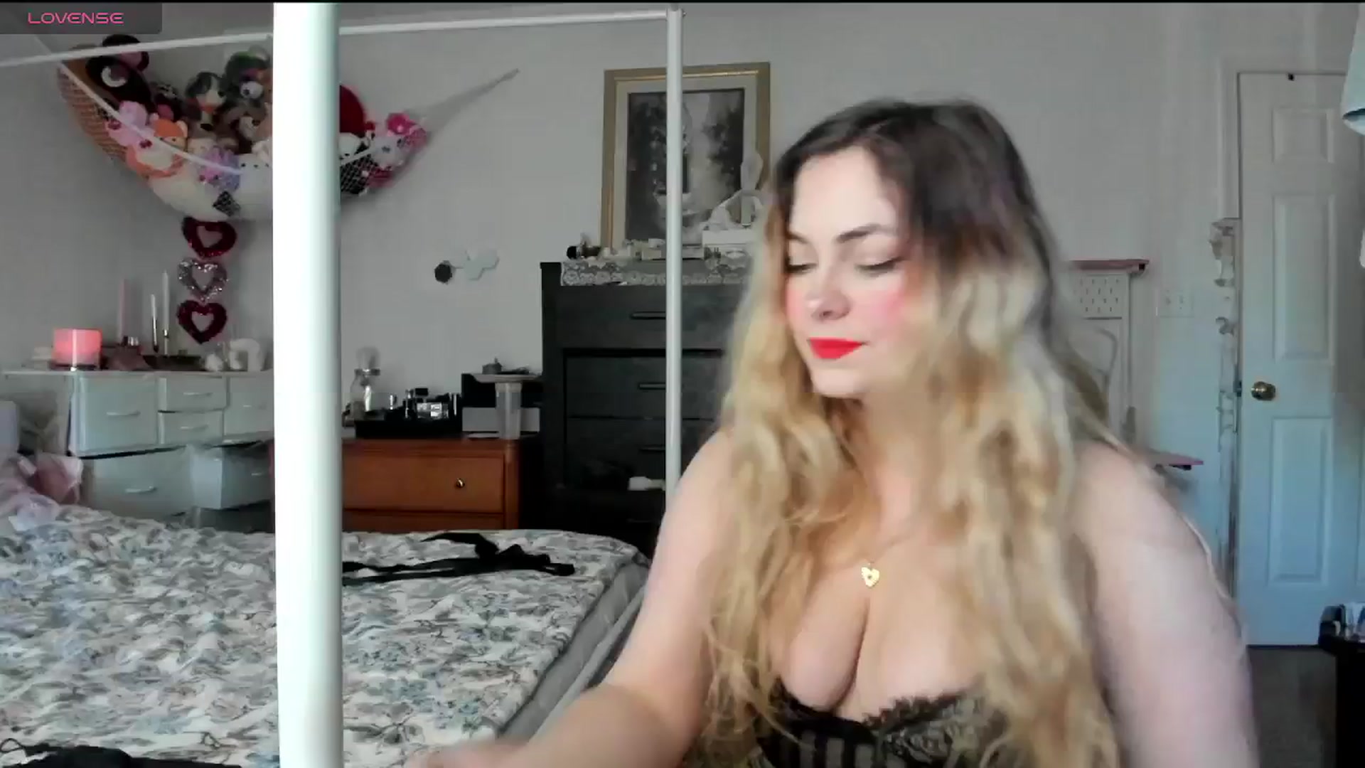 Gallery image thumbnail from lolypopbubble's myfreecams stream on, 02/07/2025, 16:25 image 4 of 20