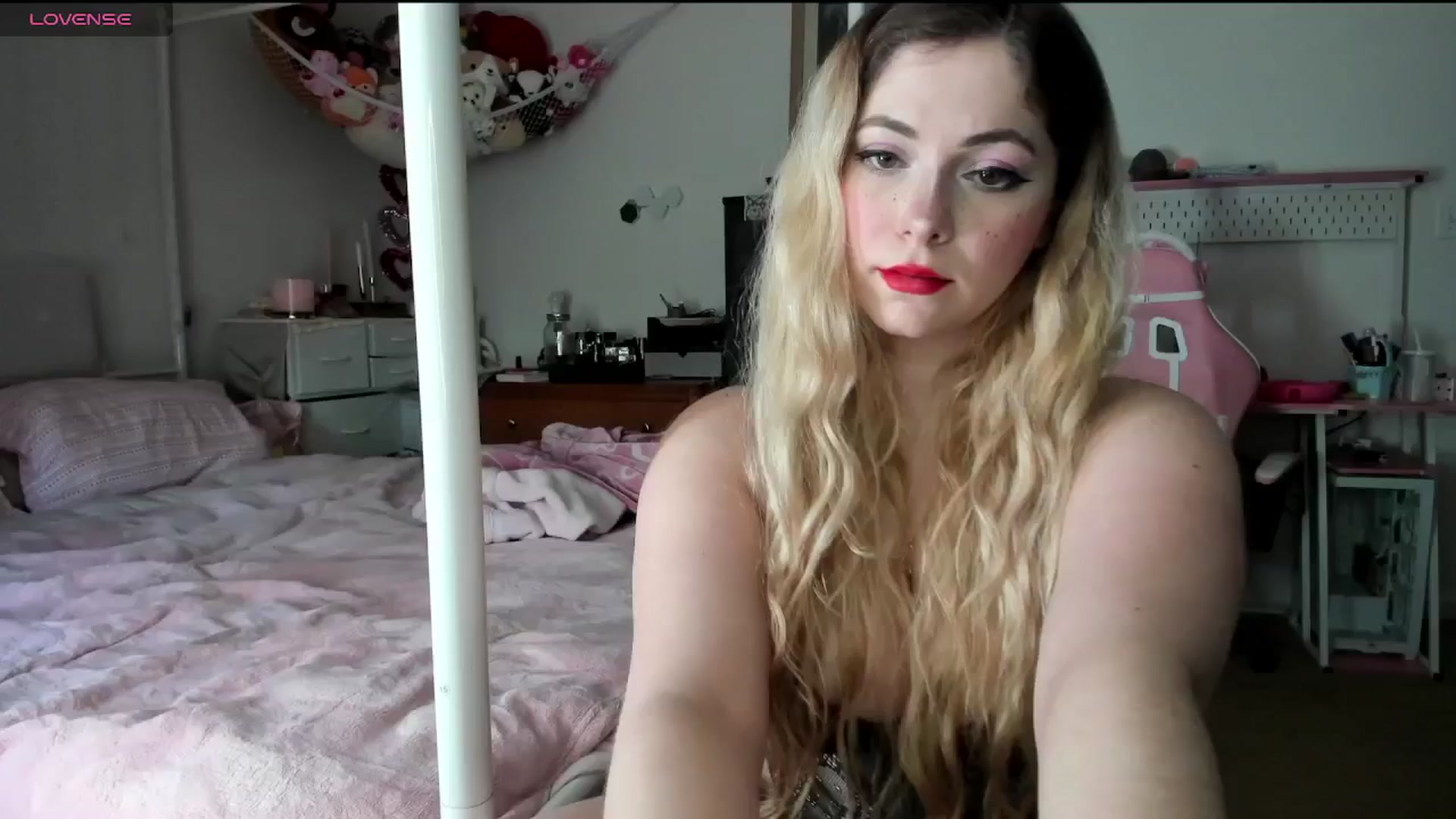 Gallery image thumbnail from lolypopbubble's myfreecams stream on, 02/10/2025, 20:25 image 14 of 20