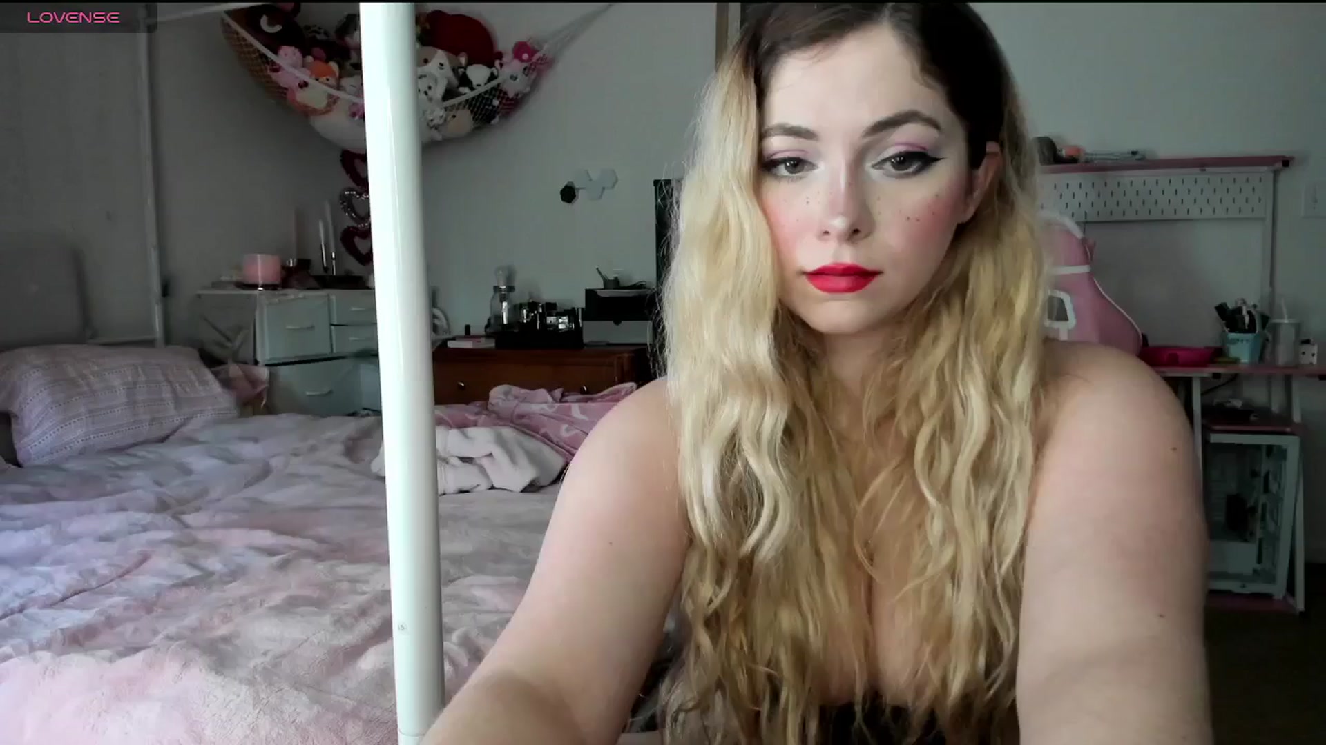 Gallery image thumbnail from lolypopbubble's myfreecams stream on, 02/10/2025, 20:25 image 11 of 20