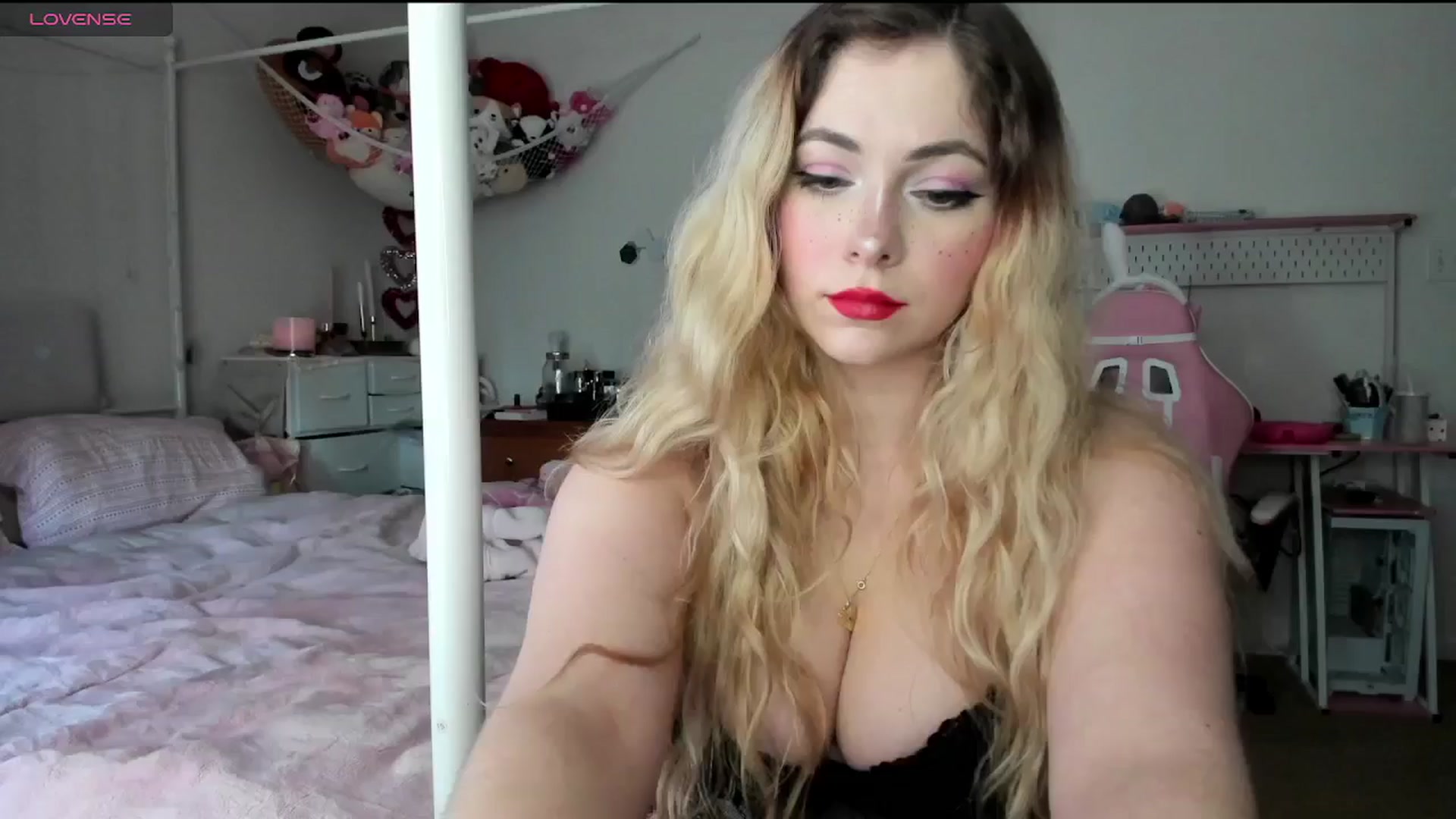 Gallery image thumbnail from lolypopbubble's myfreecams stream on, 02/10/2025, 20:25 image 4 of 20