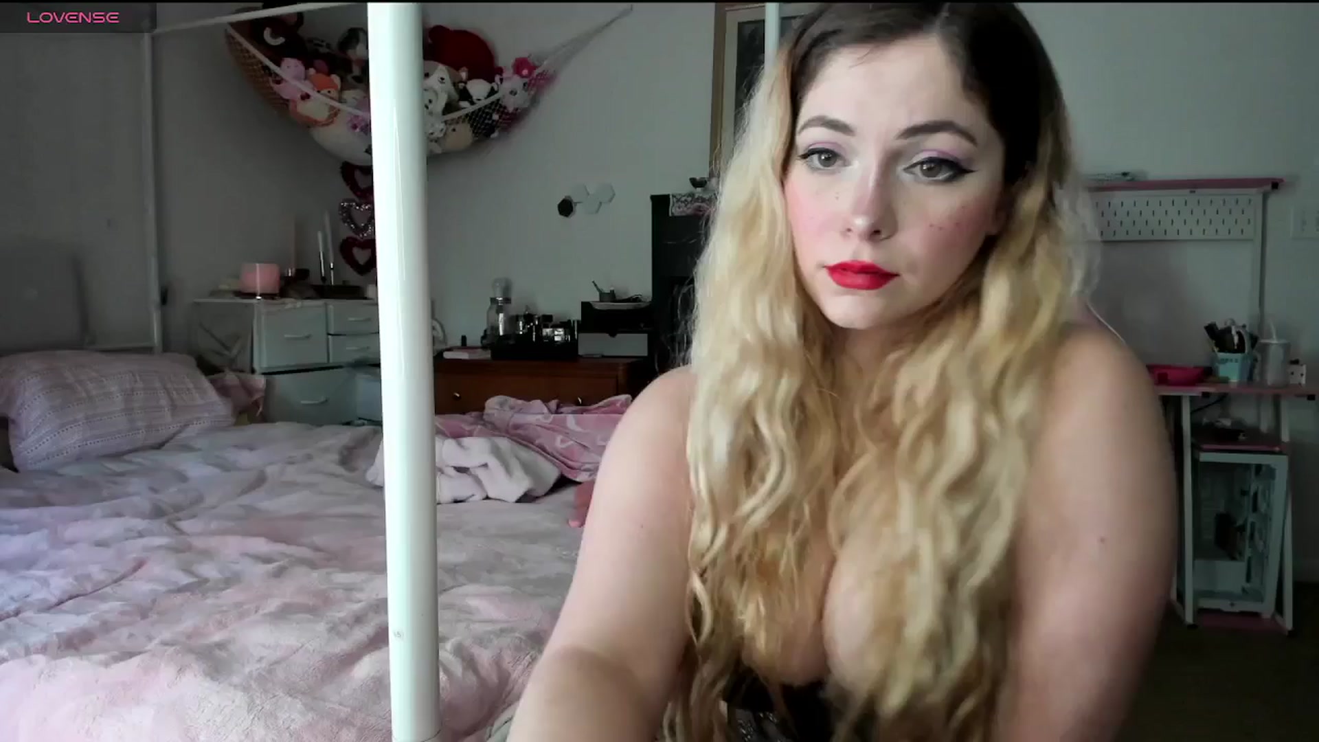 Gallery image thumbnail from lolypopbubble's myfreecams stream on, 02/10/2025, 20:25 image 12 of 20