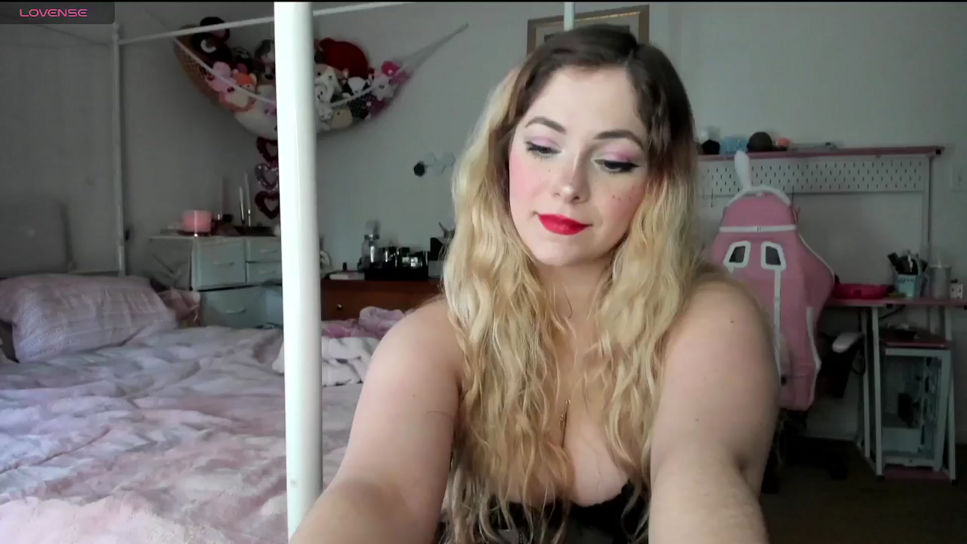 Gallery image thumbnail from lolypopbubble's myfreecams stream on, 02/10/2025, 20:25 image 5 of 20