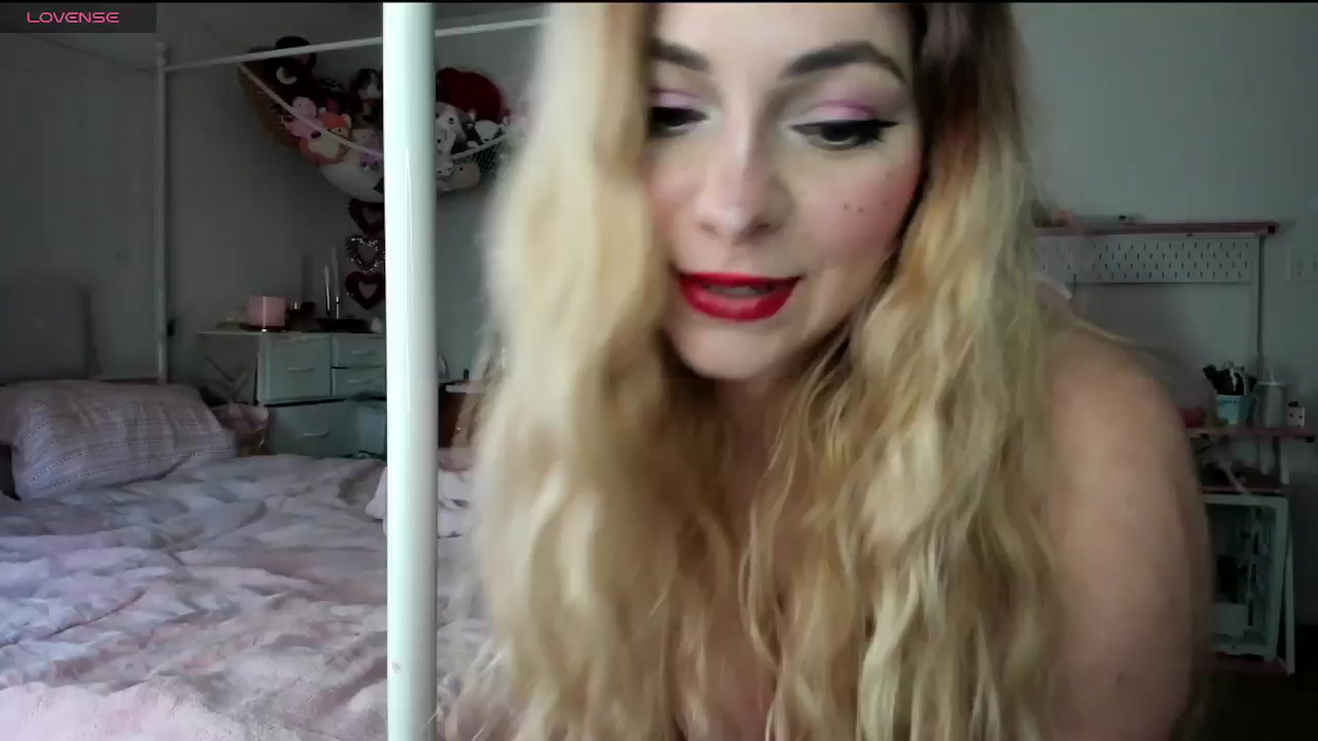 Gallery image thumbnail from lolypopbubble's myfreecams stream on, 02/10/2025, 20:25 image 9 of 20