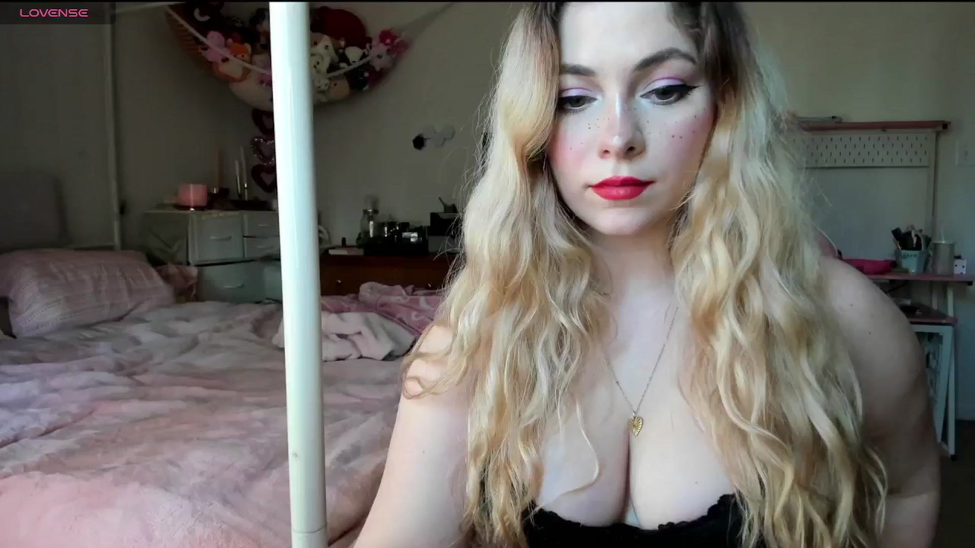 Gallery image thumbnail from lolypopbubble's myfreecams stream on, 02/10/2025, 21:48 image 12 of 20