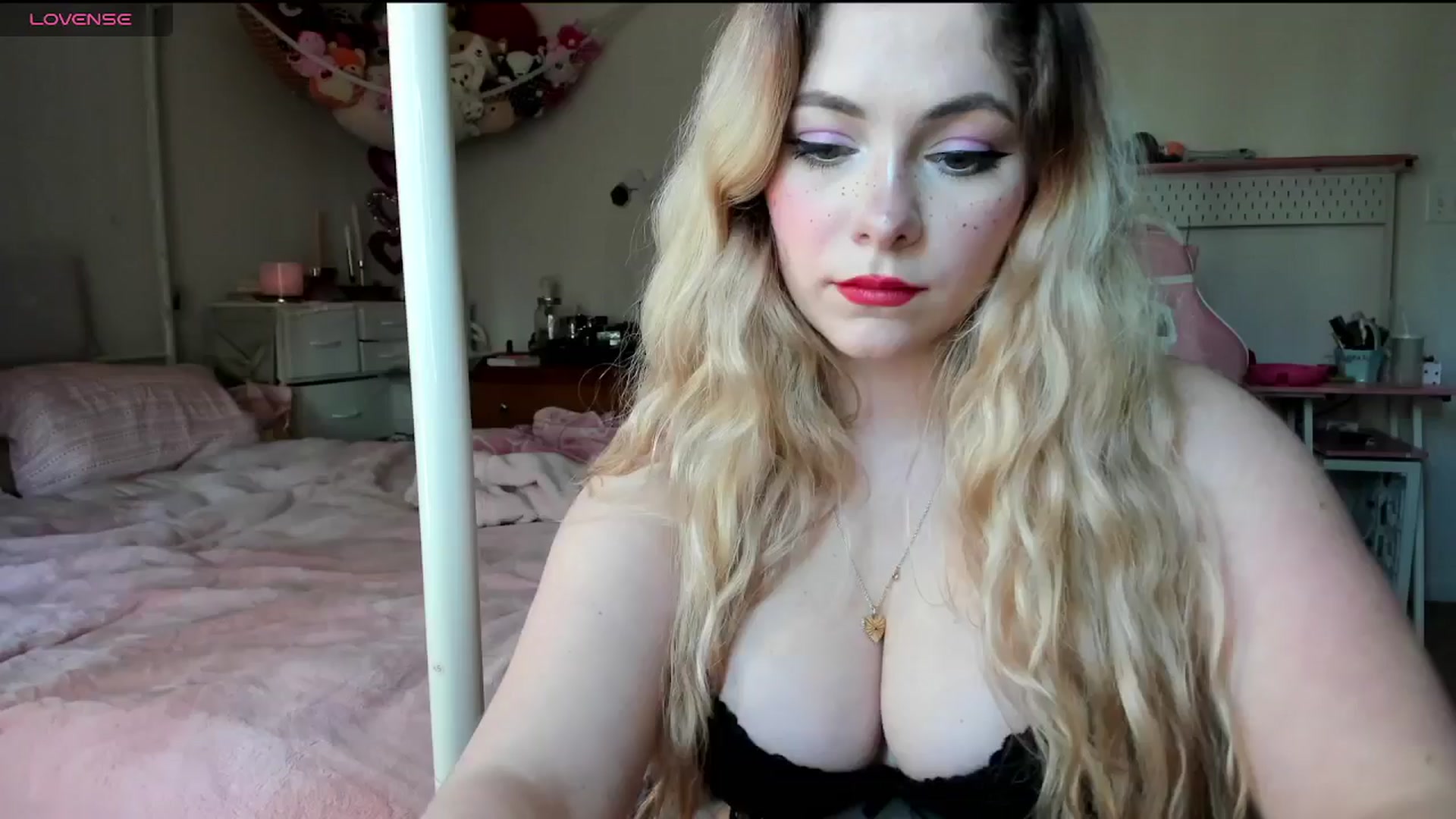 Gallery image thumbnail from lolypopbubble's myfreecams stream on, 02/10/2025, 21:48 image 11 of 20