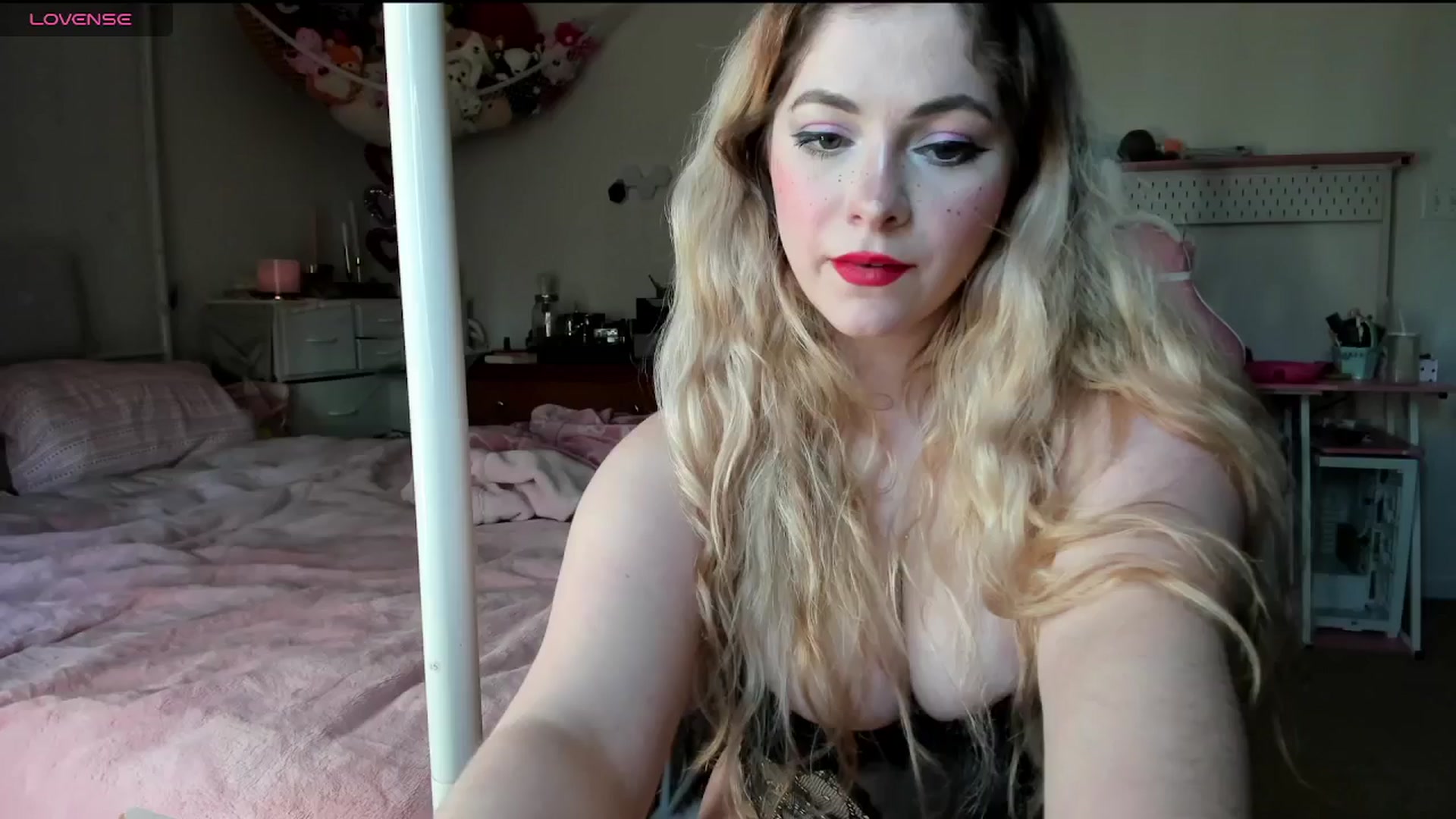 Gallery image thumbnail from lolypopbubble's myfreecams stream on, 02/10/2025, 21:48 image 5 of 20