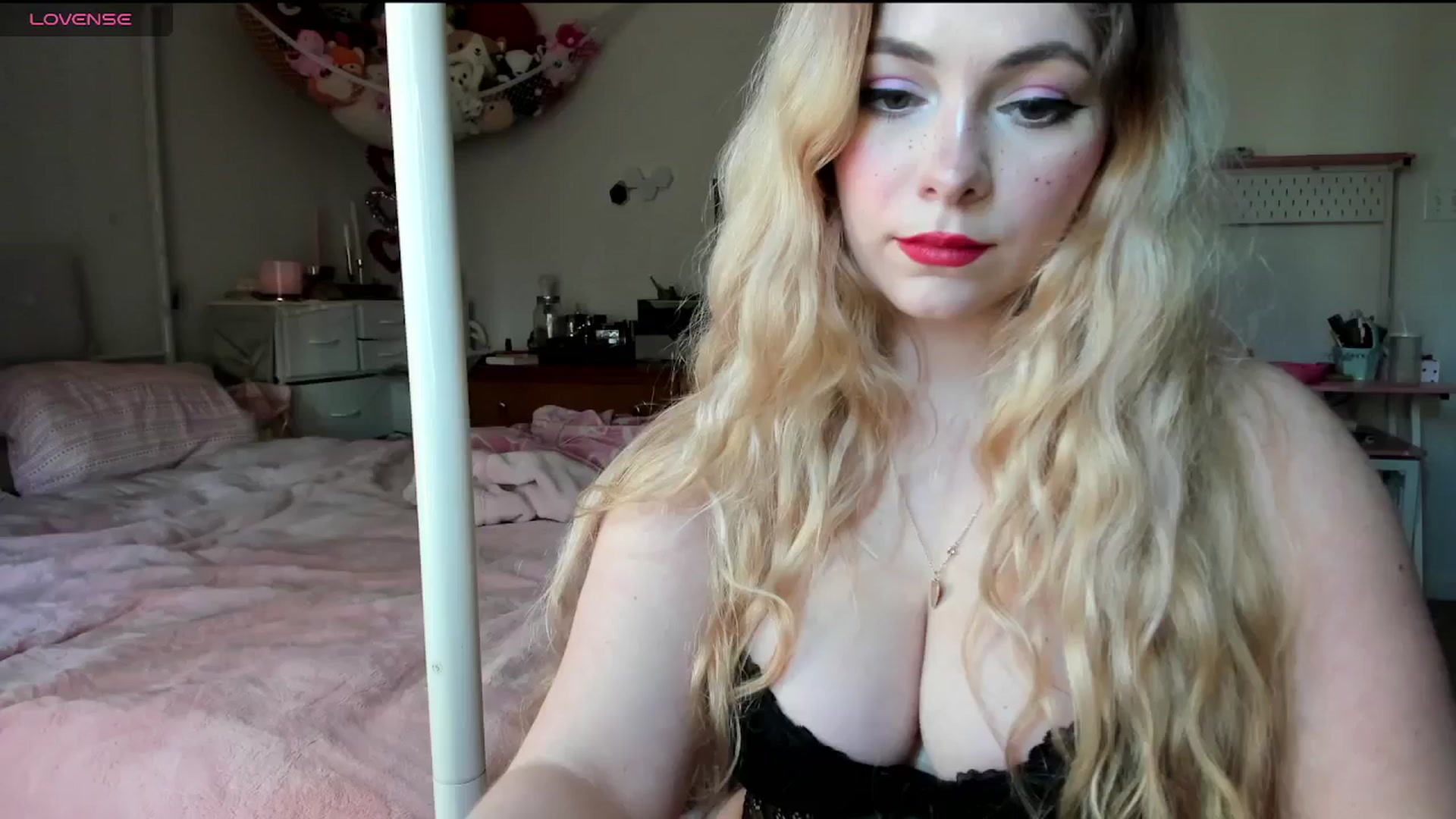 Gallery image thumbnail from lolypopbubble's myfreecams stream on, 02/10/2025, 21:48 image 10 of 20