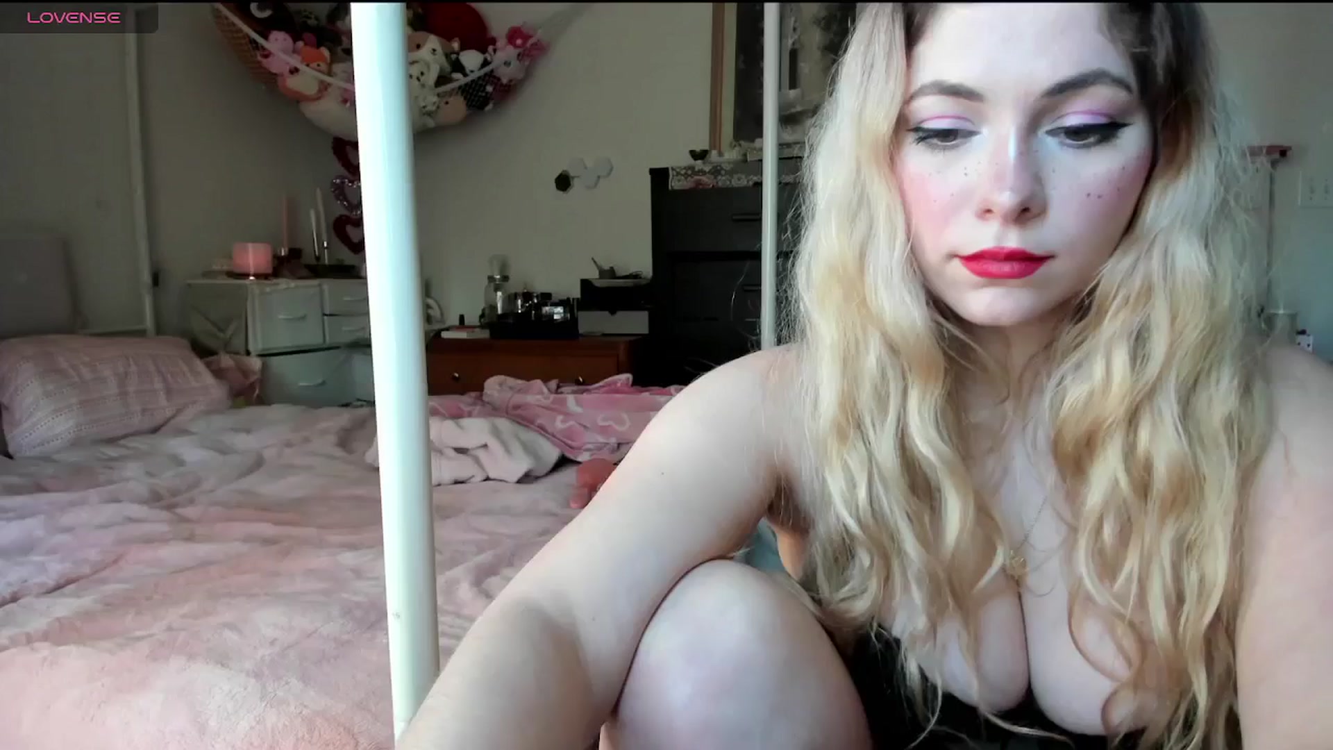 Gallery image thumbnail from lolypopbubble's myfreecams stream on, 02/10/2025, 21:48 image 17 of 20
