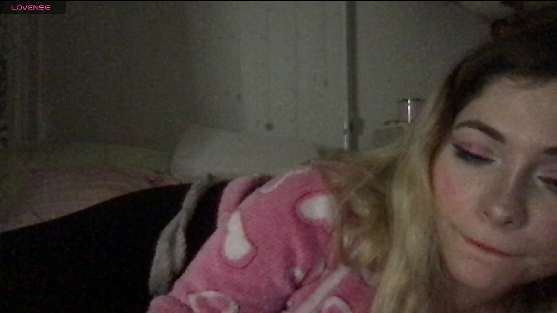 Gallery image thumbnail from lolypopbubble's myfreecams stream on, 02/10/2025, 23:28 image 18 of 20