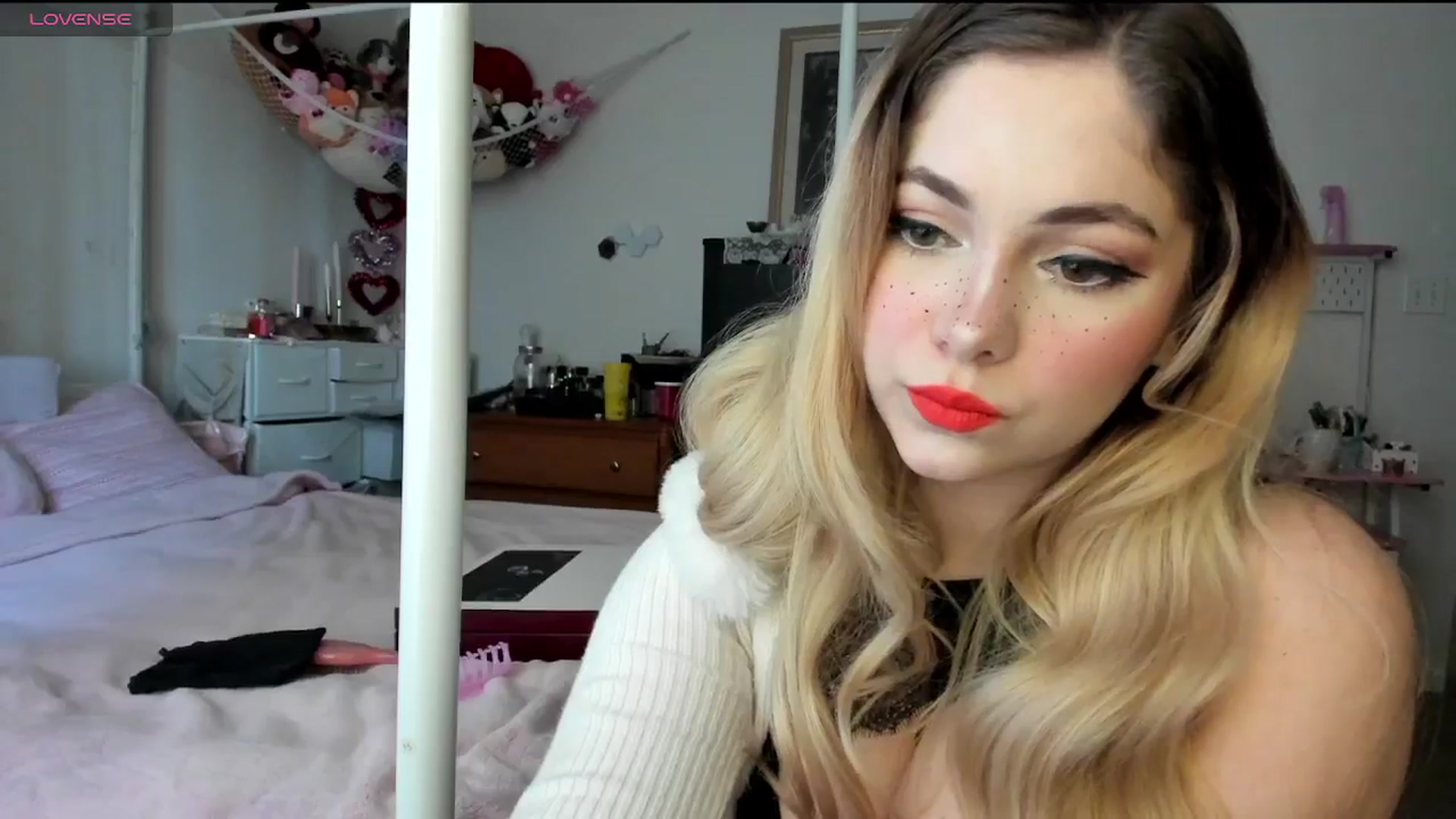 Gallery image thumbnail from lolypopbubble's myfreecams stream on, 02/18/2025, 16:11 image 20 of 20