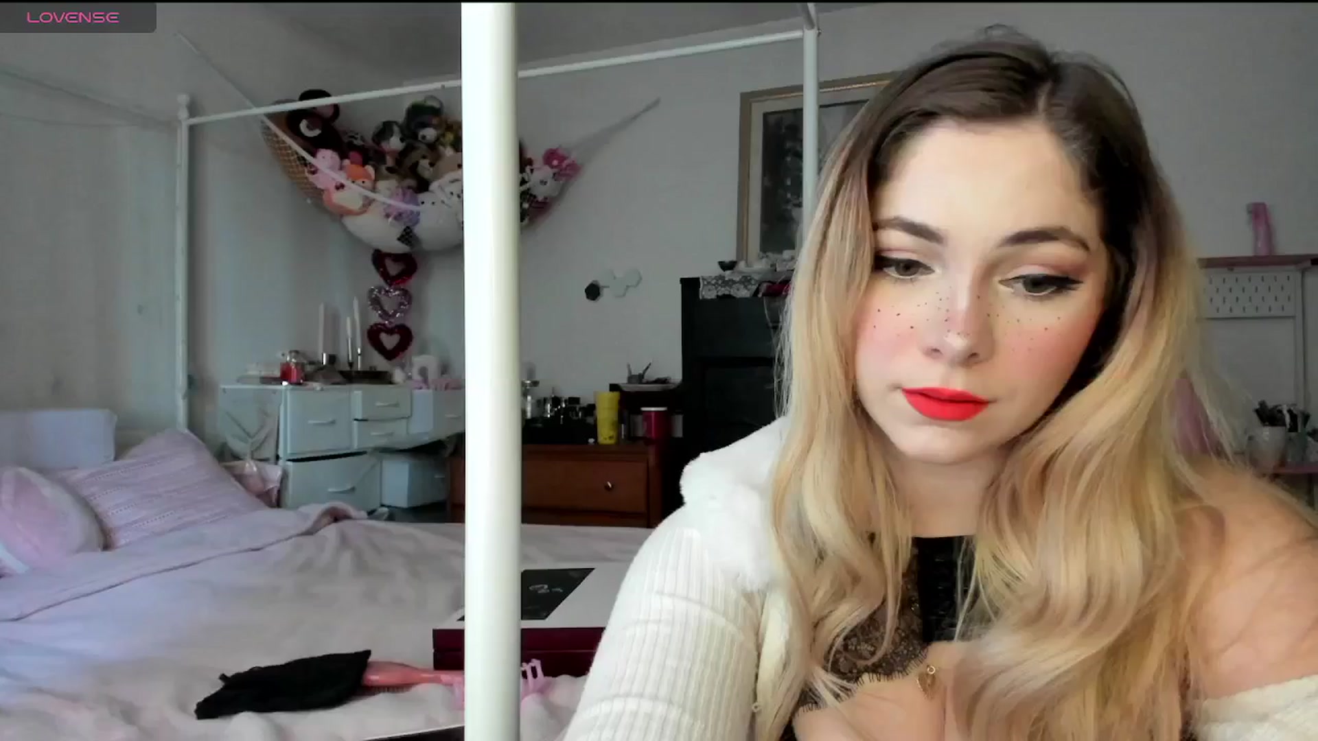Gallery image thumbnail from lolypopbubble's myfreecams stream on, 02/18/2025, 16:11 image 1 of 20