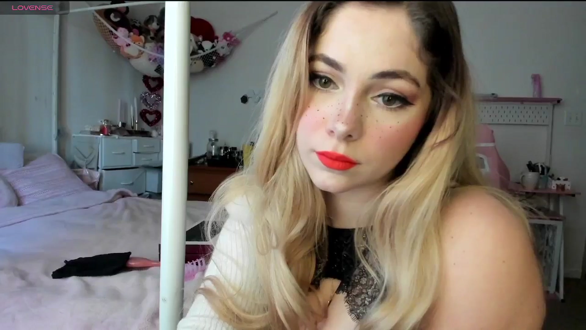 Gallery image thumbnail from lolypopbubble's myfreecams stream on, 02/18/2025, 16:11 image 18 of 20