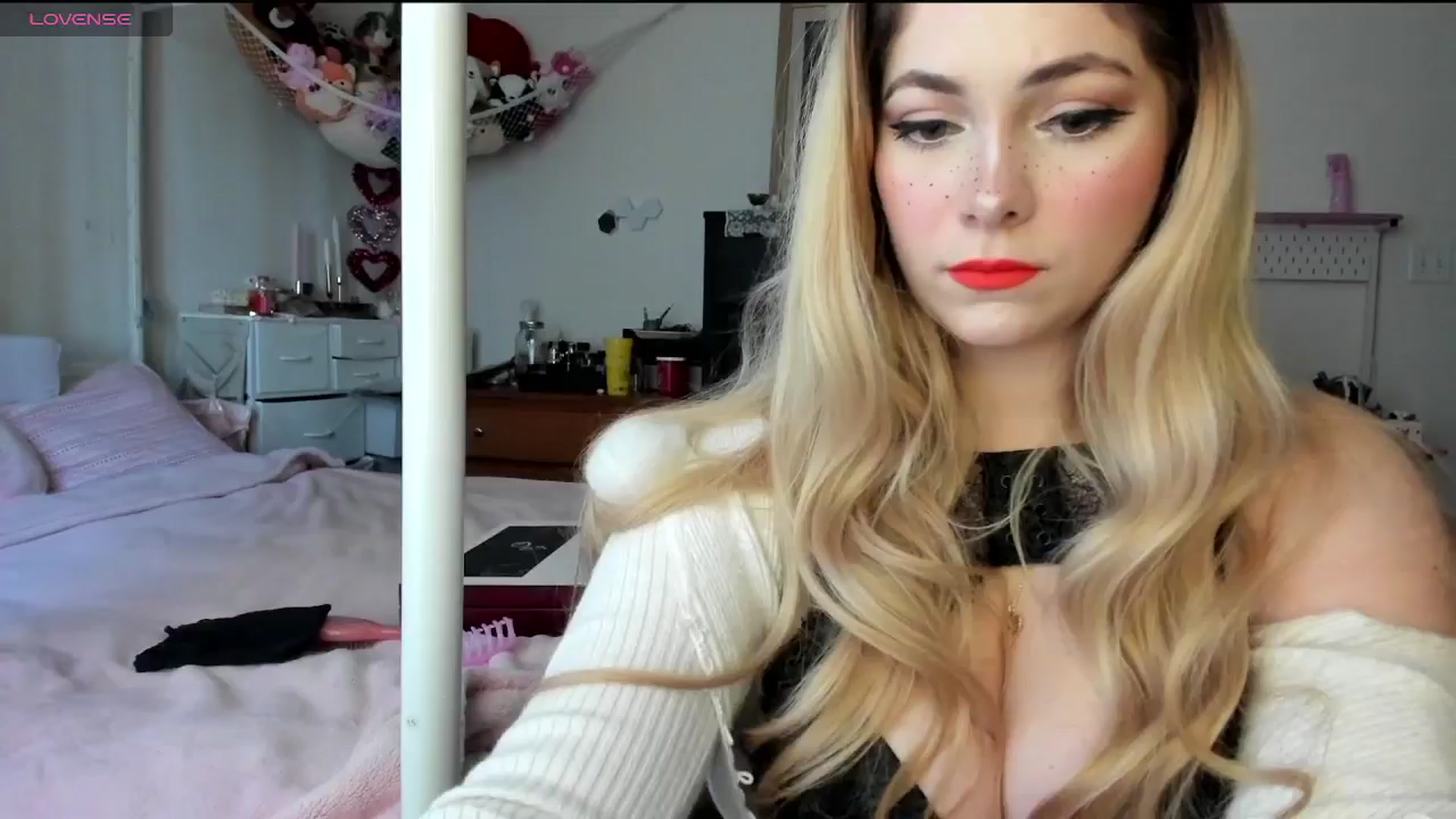 Gallery image thumbnail from lolypopbubble's myfreecams stream on, 02/18/2025, 16:54 image 8 of 20