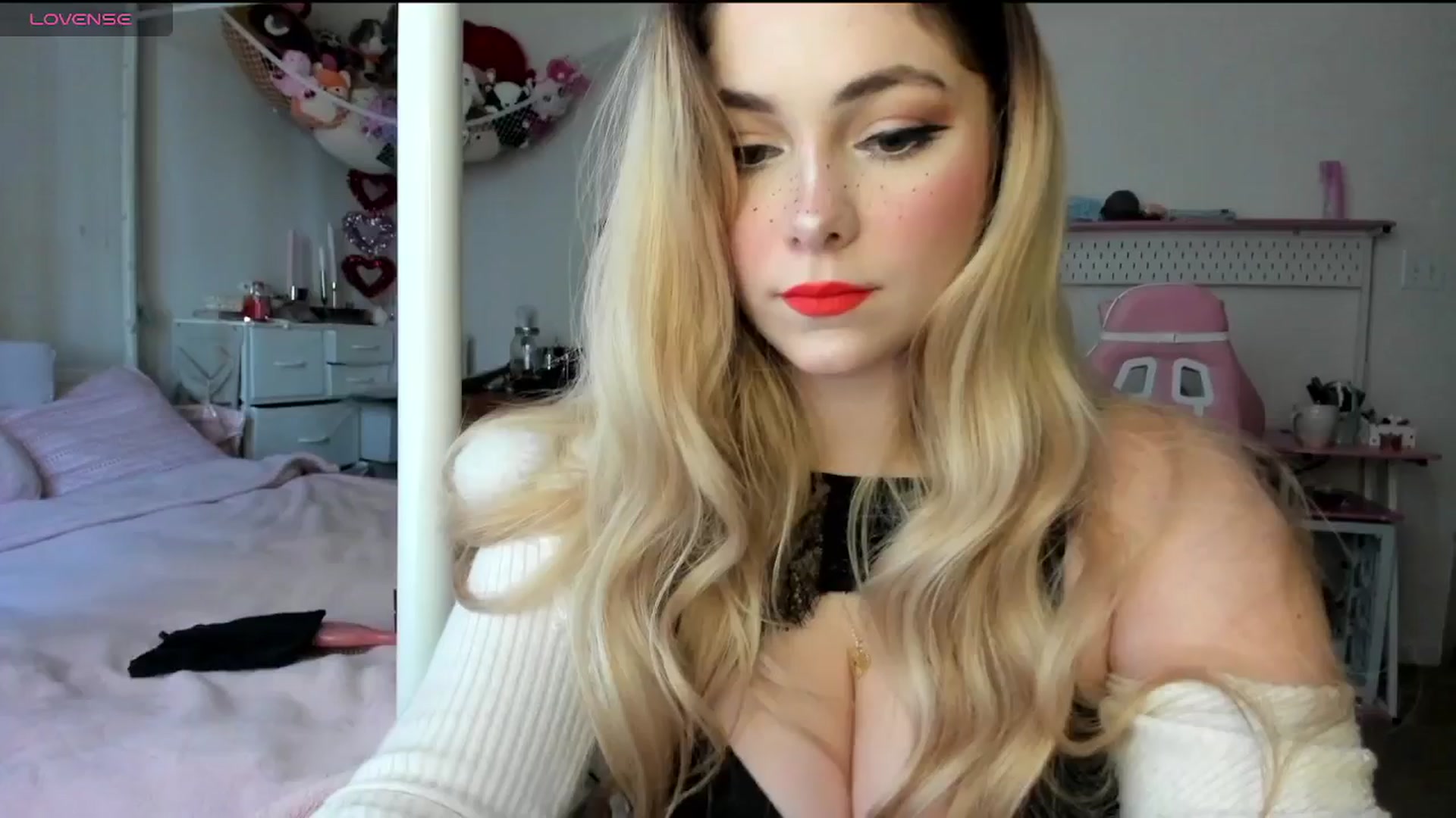 Gallery image thumbnail from lolypopbubble's myfreecams stream on, 02/18/2025, 16:54 image 2 of 20