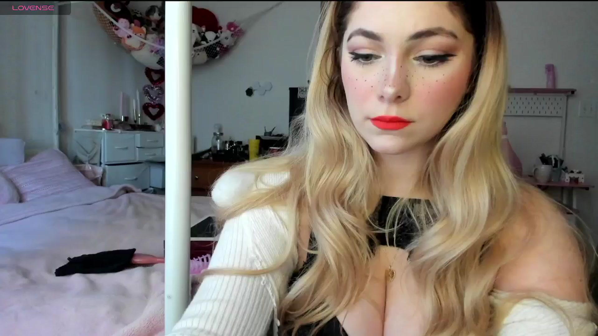 Gallery image thumbnail from lolypopbubble's myfreecams stream on, 02/18/2025, 16:54 image 5 of 20