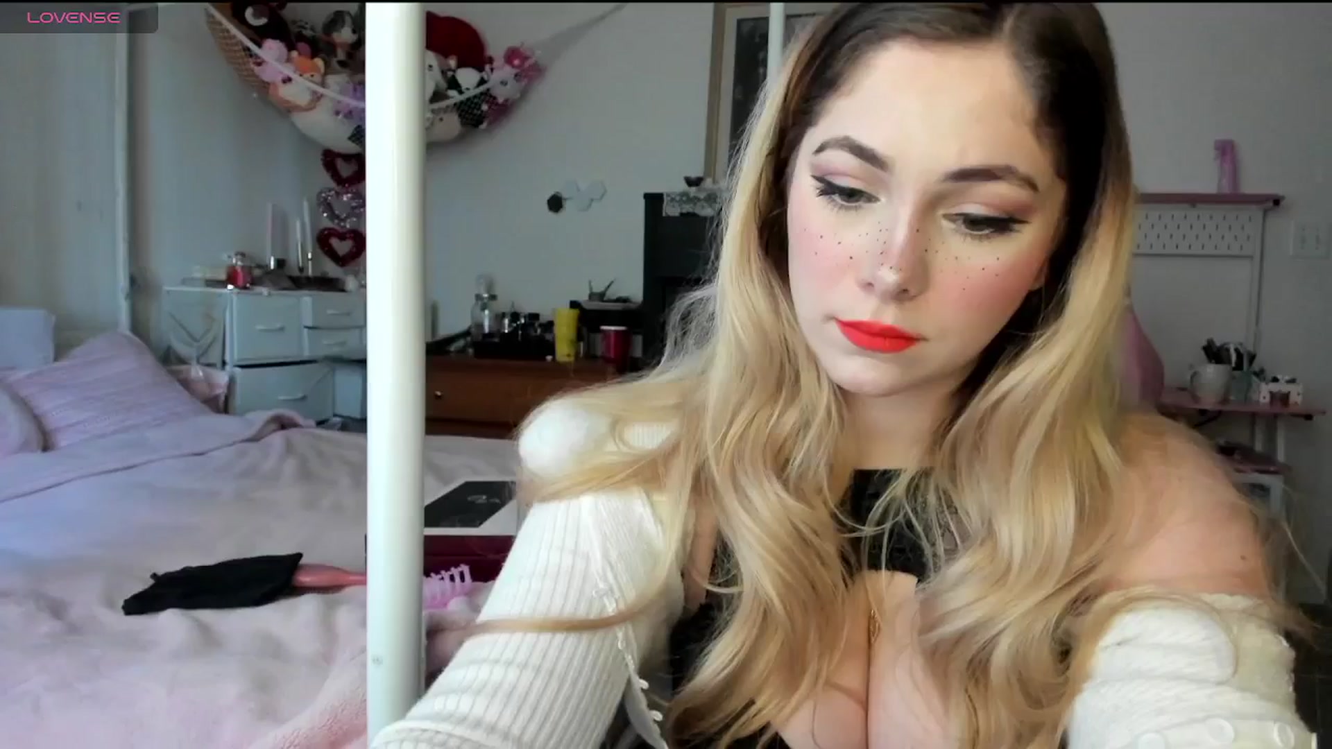 Gallery image thumbnail from lolypopbubble's myfreecams stream on, 02/18/2025, 16:54 image 6 of 20