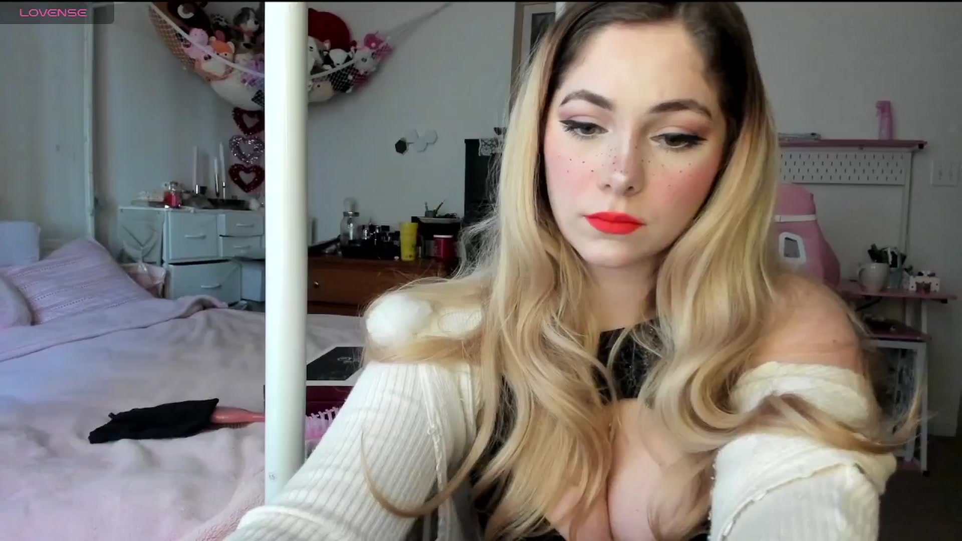 Gallery image thumbnail from lolypopbubble's myfreecams stream on, 02/18/2025, 16:54 image 11 of 20