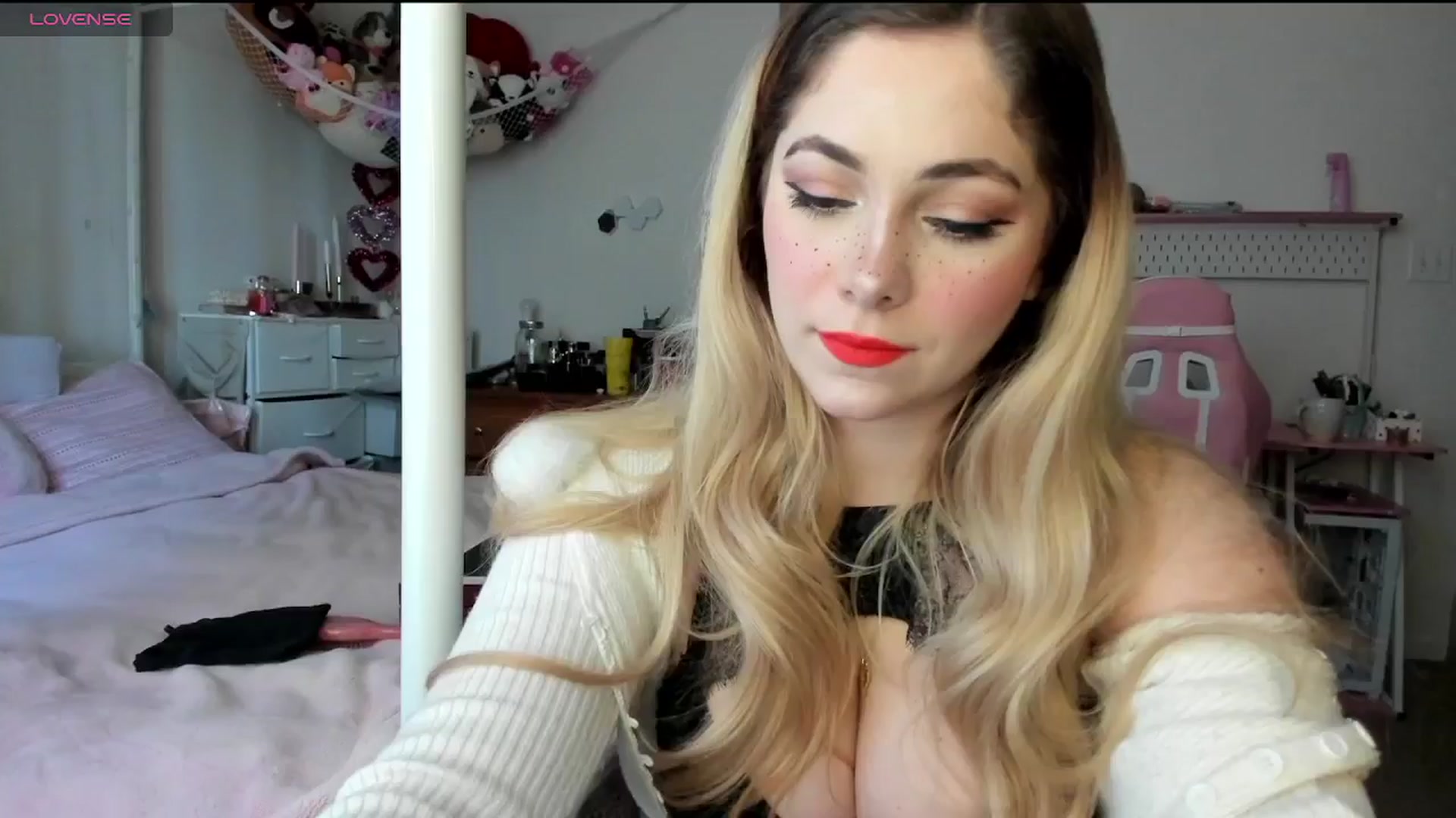 Gallery image thumbnail from lolypopbubble's myfreecams stream on, 02/18/2025, 16:54 image 7 of 20