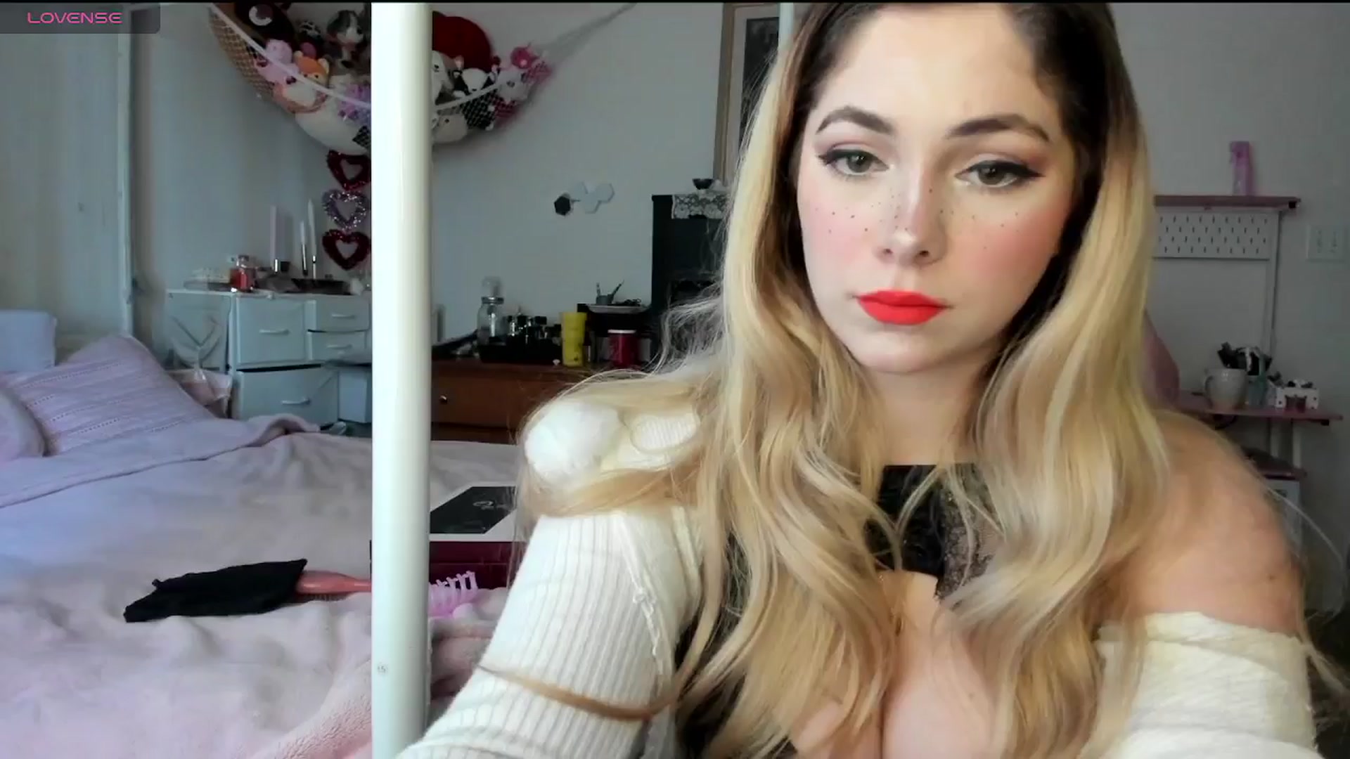 Gallery image thumbnail from lolypopbubble's myfreecams stream on, 02/18/2025, 16:54 image 10 of 20