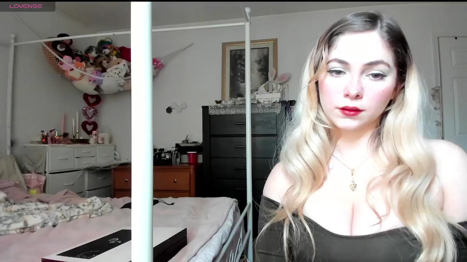 Gallery image thumbnail from lolypopbubble's myfreecams stream on, 02/20/2025, 19:33 image 4 of 20