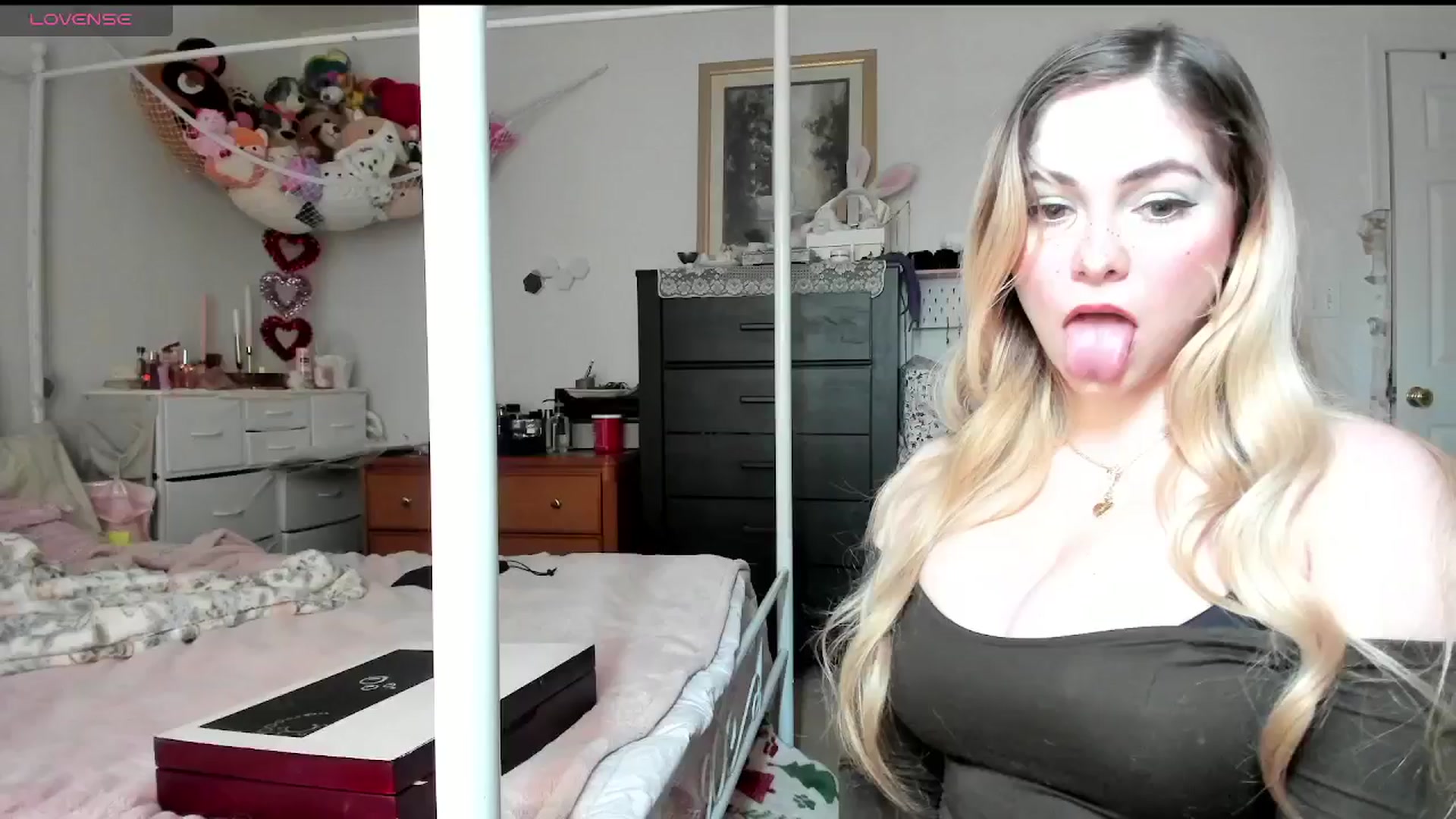 Gallery image thumbnail from lolypopbubble's myfreecams stream on, 02/20/2025, 19:33 image 8 of 20