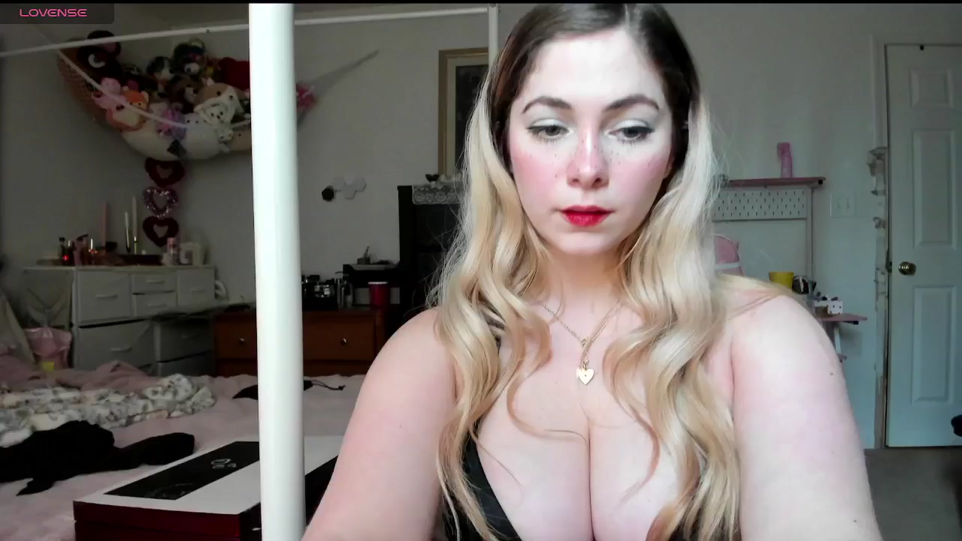 Gallery image thumbnail from lolypopbubble's myfreecams stream on, 02/20/2025, 19:33 image 11 of 20