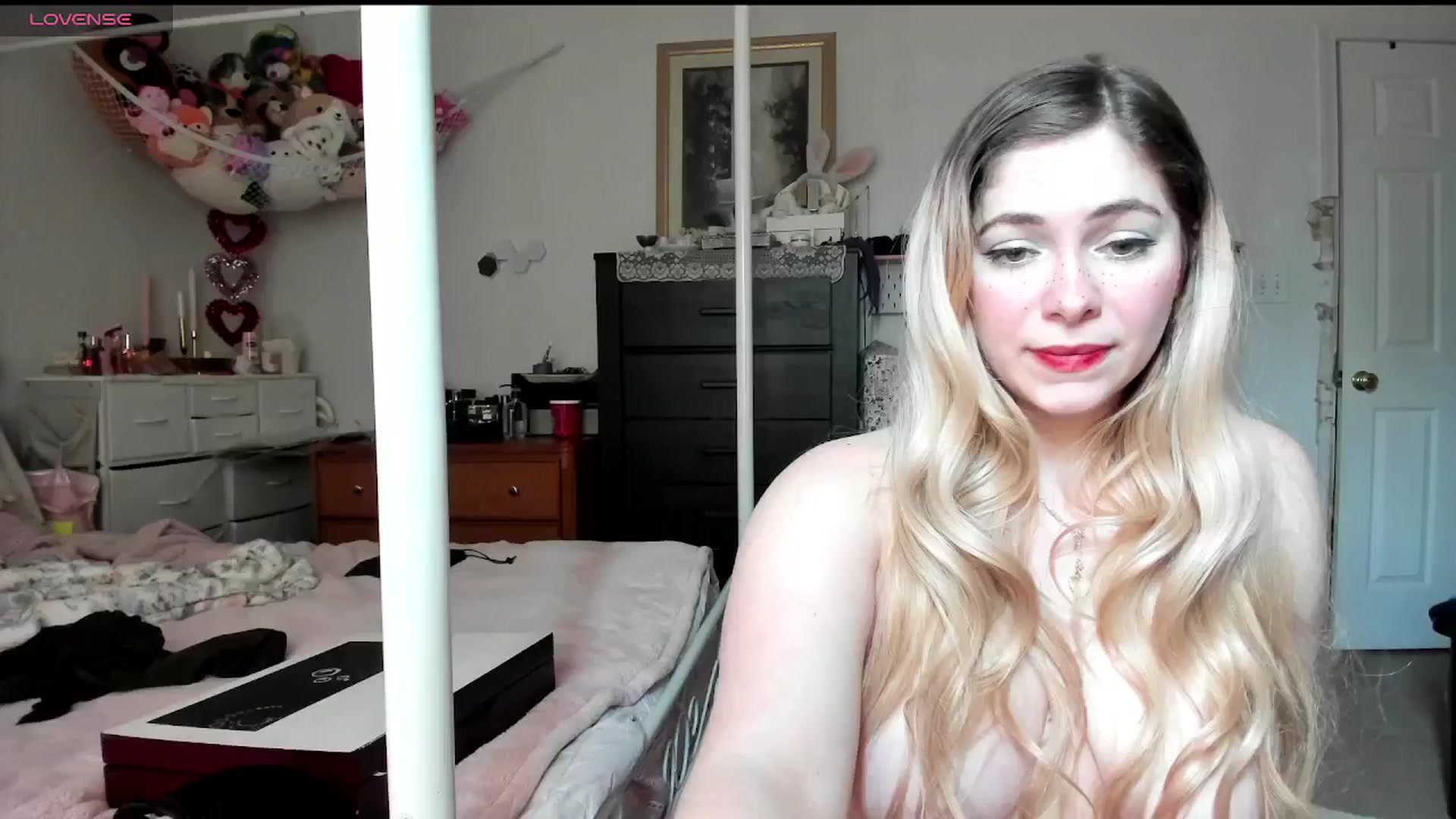 Gallery image thumbnail from lolypopbubble's myfreecams stream on, 02/20/2025, 19:33 image 18 of 20
