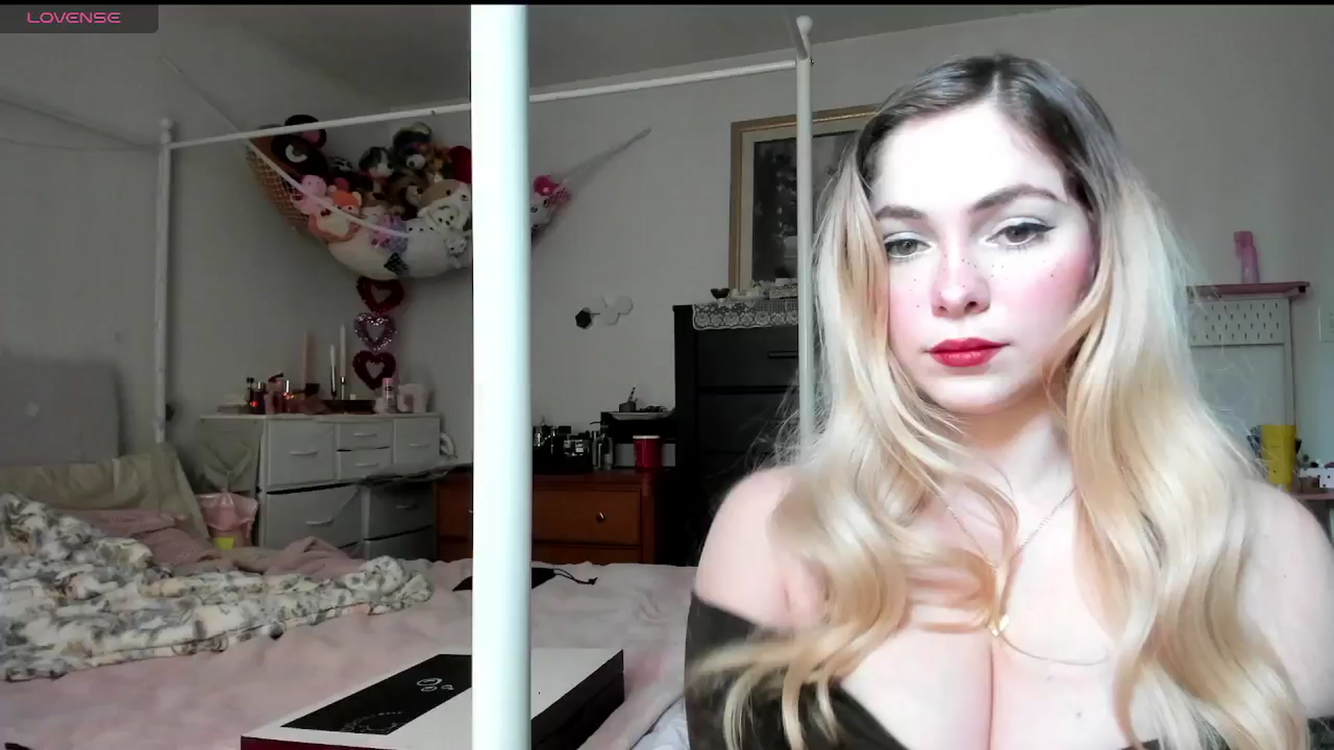 Gallery image thumbnail from lolypopbubble's myfreecams stream on, 02/20/2025, 19:33 image 2 of 20