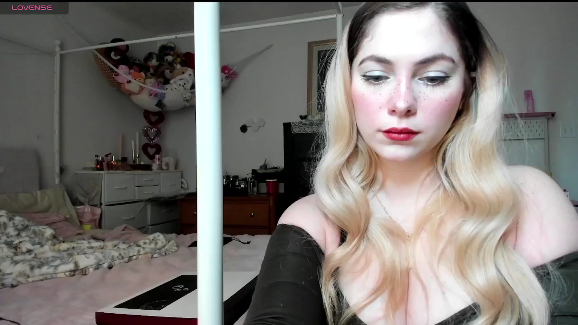 Gallery image thumbnail from lolypopbubble's myfreecams stream on, 02/20/2025, 19:33 image 1 of 20