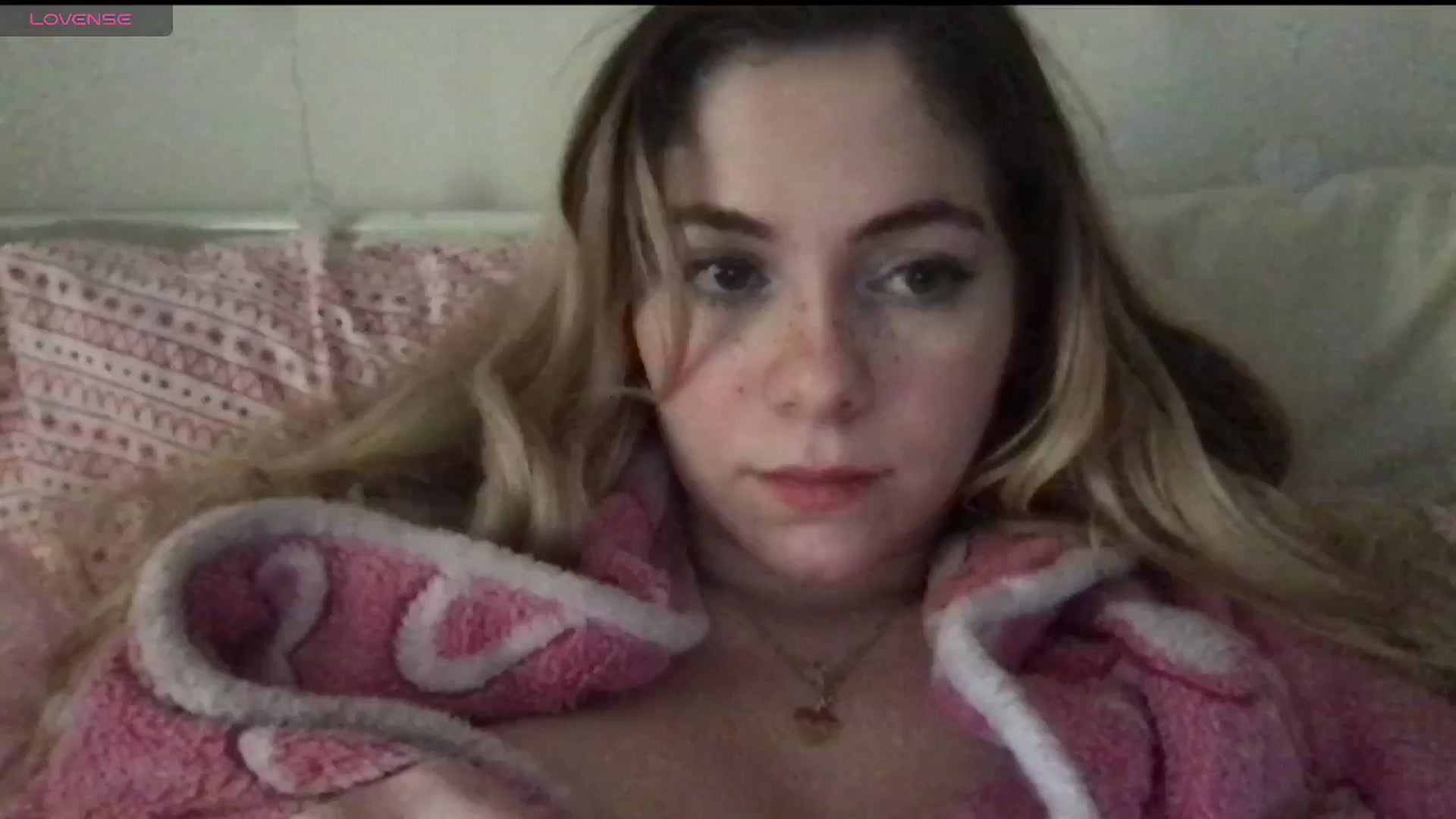 Gallery image thumbnail from lolypopbubble's myfreecams stream on, 02/20/2025, 22:18 image 5 of 20