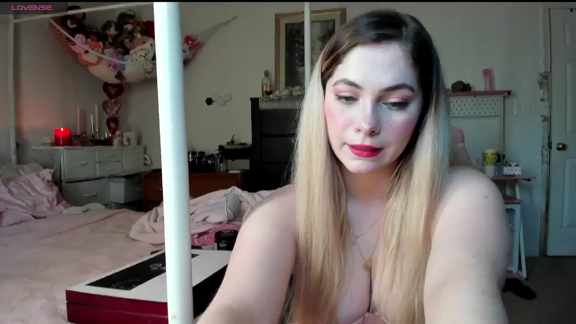 Gallery image thumbnail from lolypopbubble's myfreecams stream on, 02/21/2025, 21:11 image 15 of 20