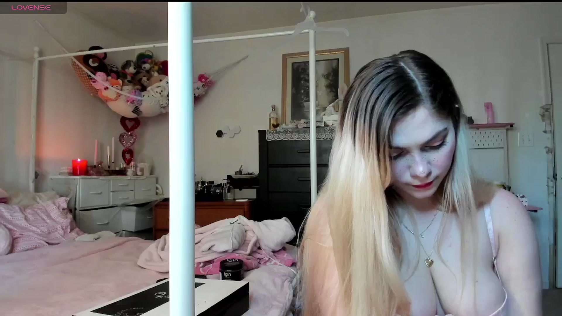 Gallery image thumbnail from lolypopbubble's myfreecams stream on, 02/21/2025, 21:11 image 17 of 20