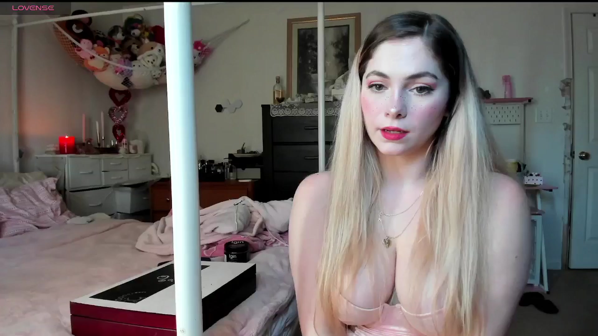 Gallery image thumbnail from lolypopbubble's myfreecams stream on, 02/21/2025, 21:11 image 13 of 20